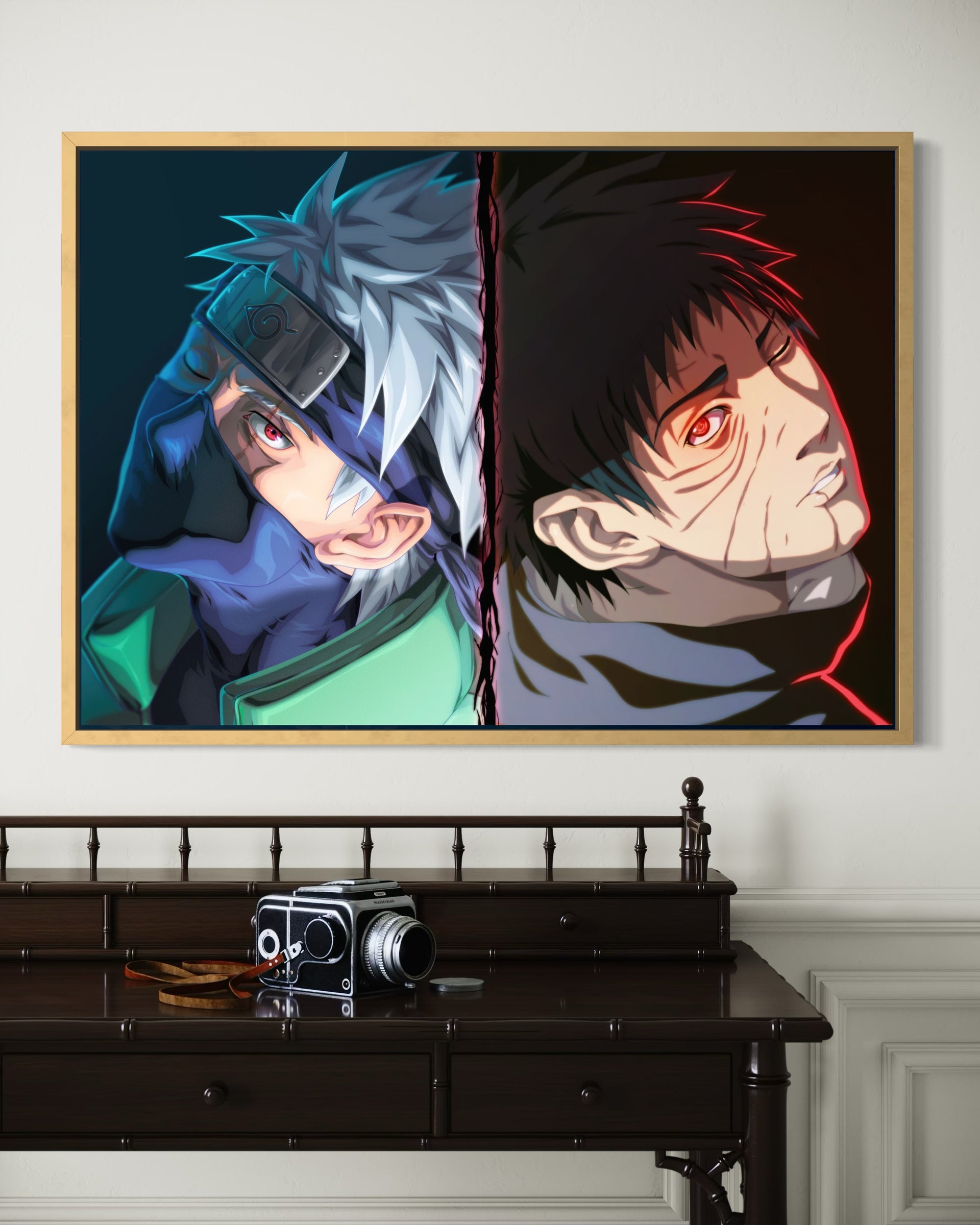 Stampa decorativa Amici team con volto anime diviso blu e rosso, in cornice chiara