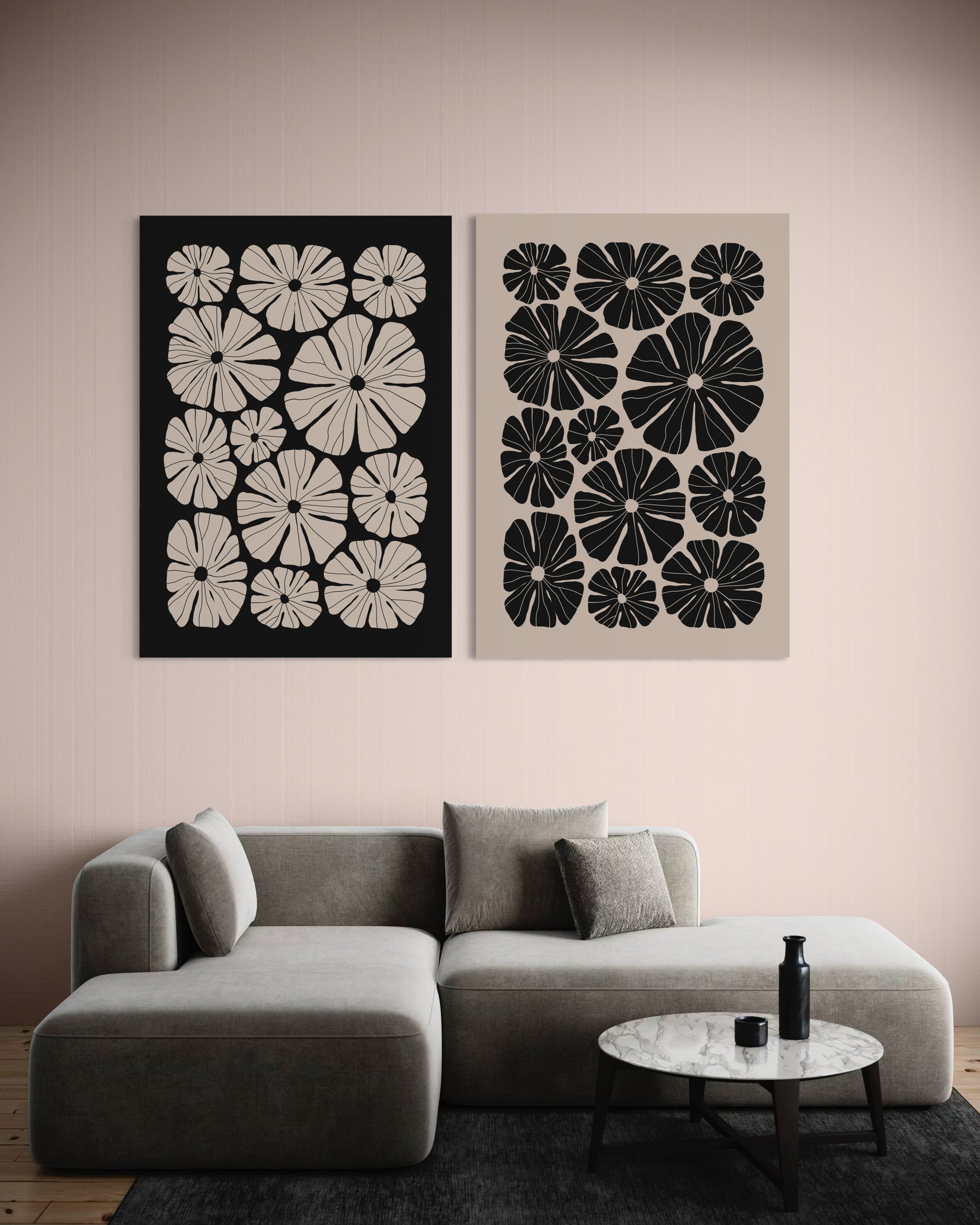Set di fiori bianchi e neri in due stampe incorniciate, motivi floreali ripetuti