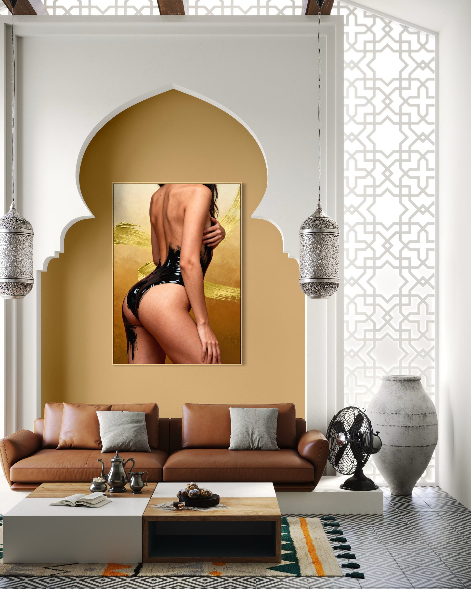 Lusso e charme: quadro con cornice dorata e sagoma a arco