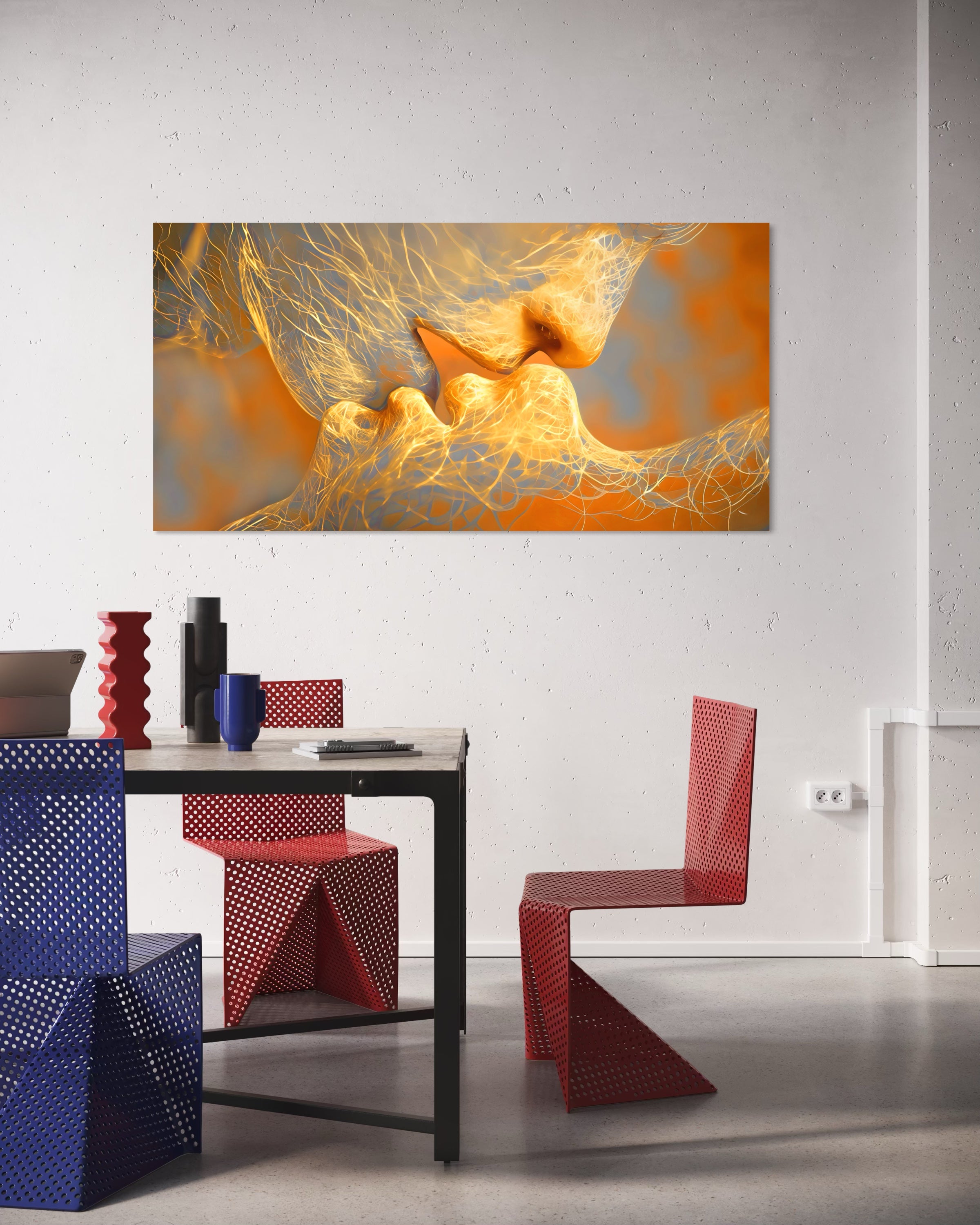 Link con telaio oro, stampa astratta arancione con linee dorate e volumi.