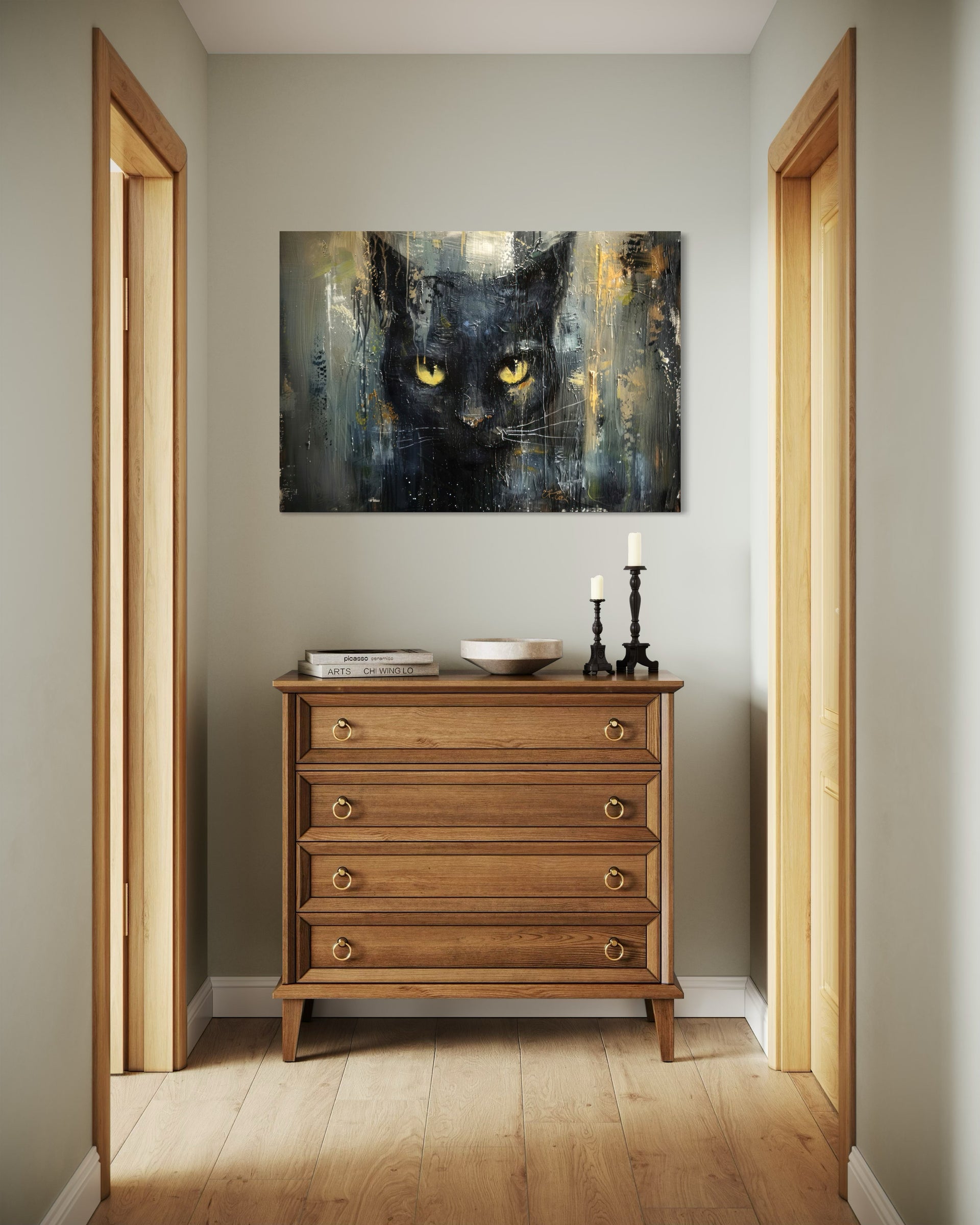 Quadro gatto scuro con occhi gialli, sfondo astratto in blu e grigio
