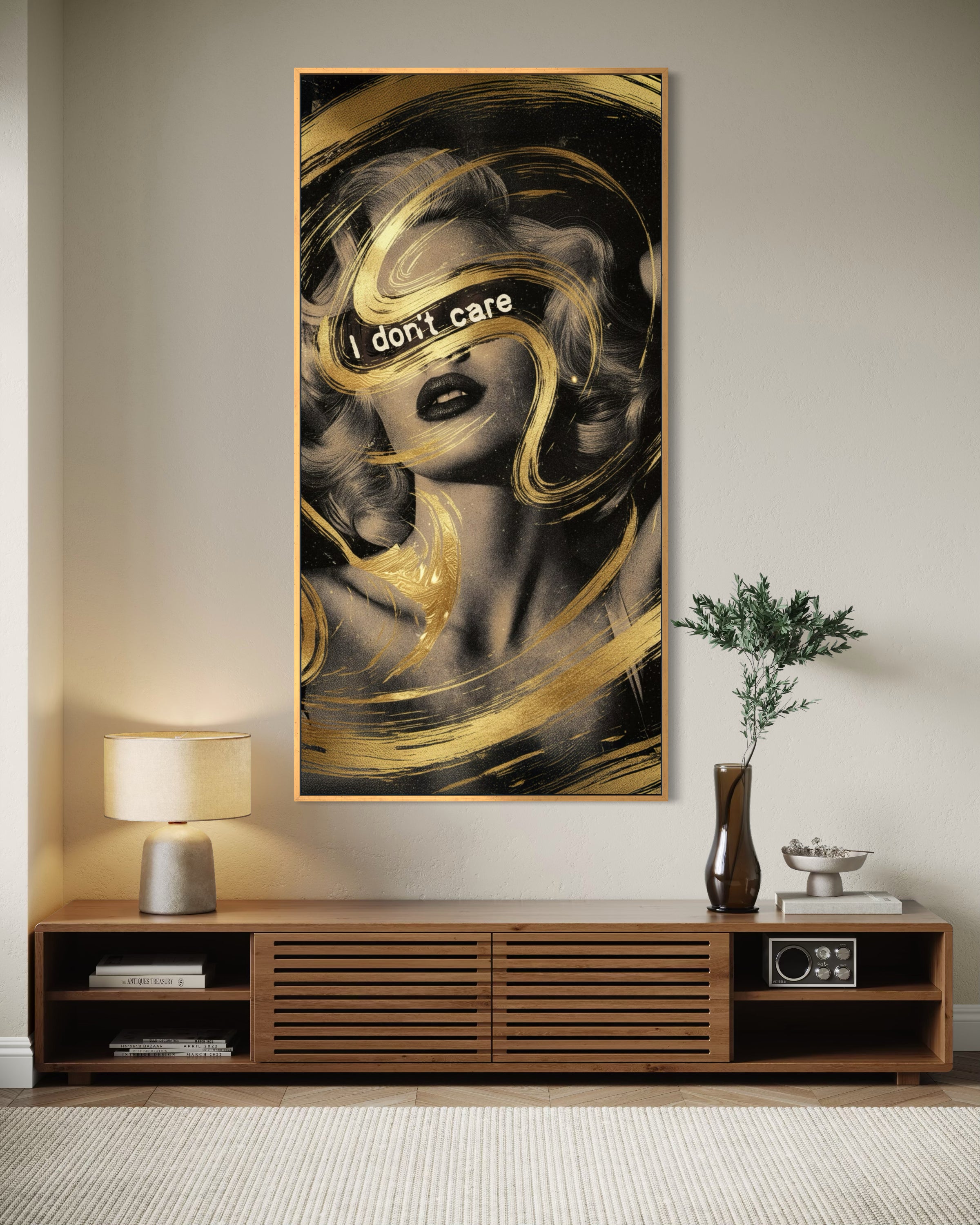Poster incorniciato donna con scritta dont care in stile oro