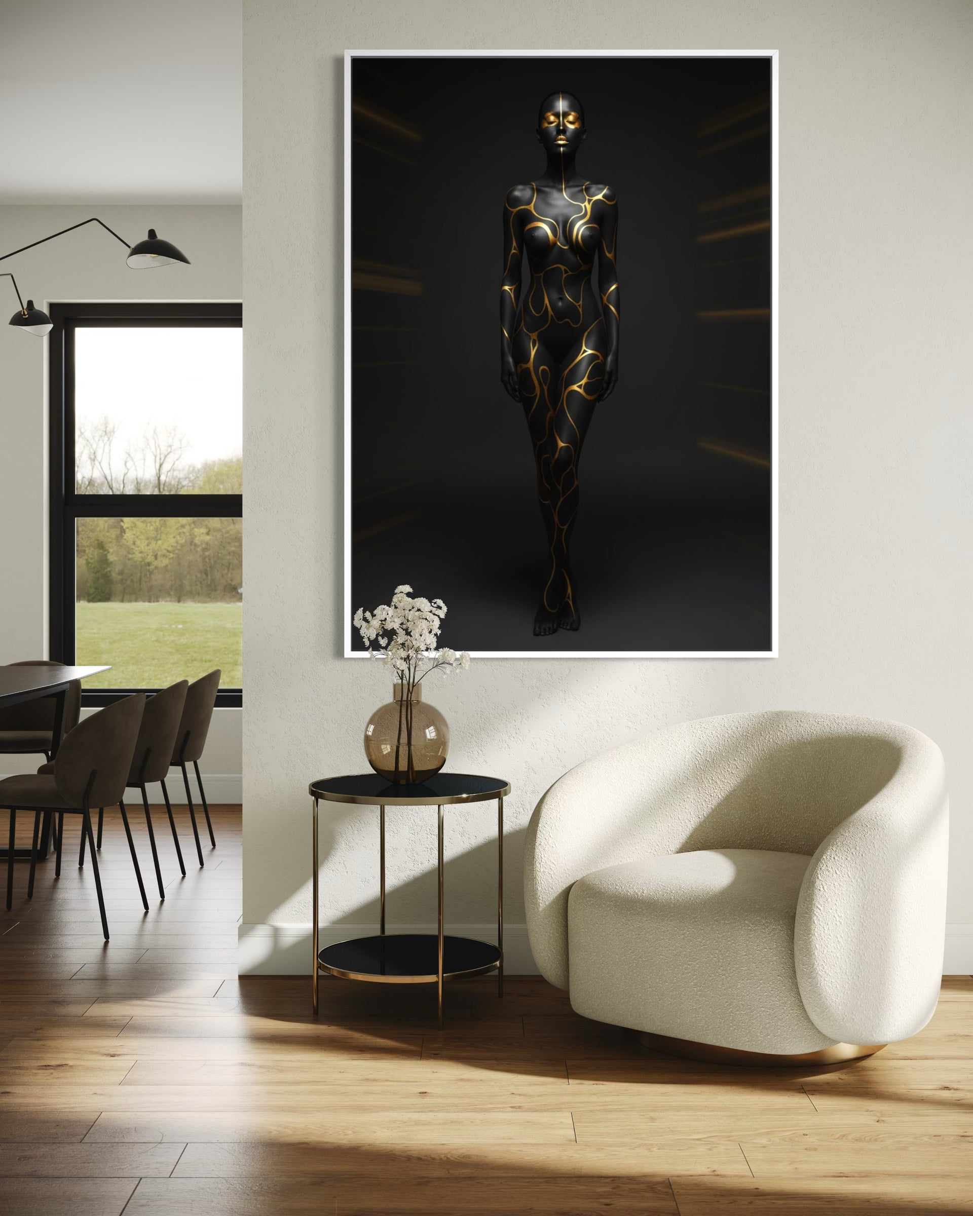 Stampa incorniciata Divina black: figura femminile scura con dettagli dorati.