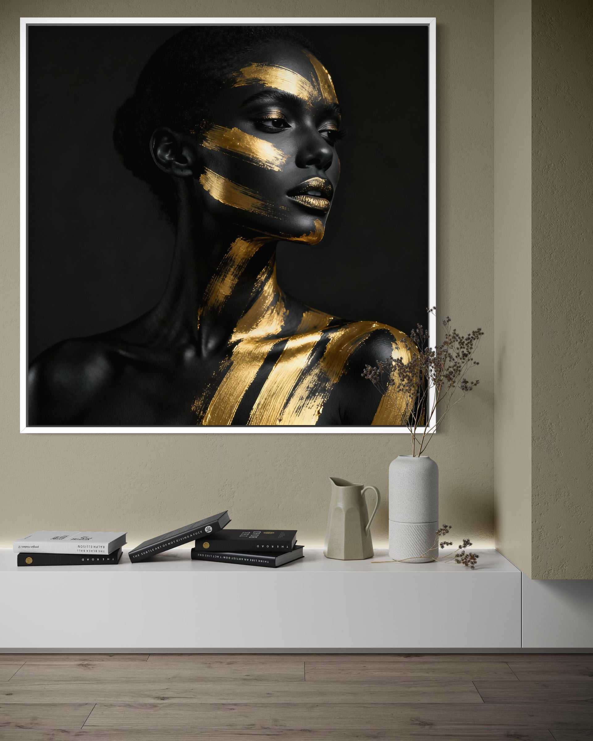 Stupore gold: ritratto con maschera dorata e sfondo scuro