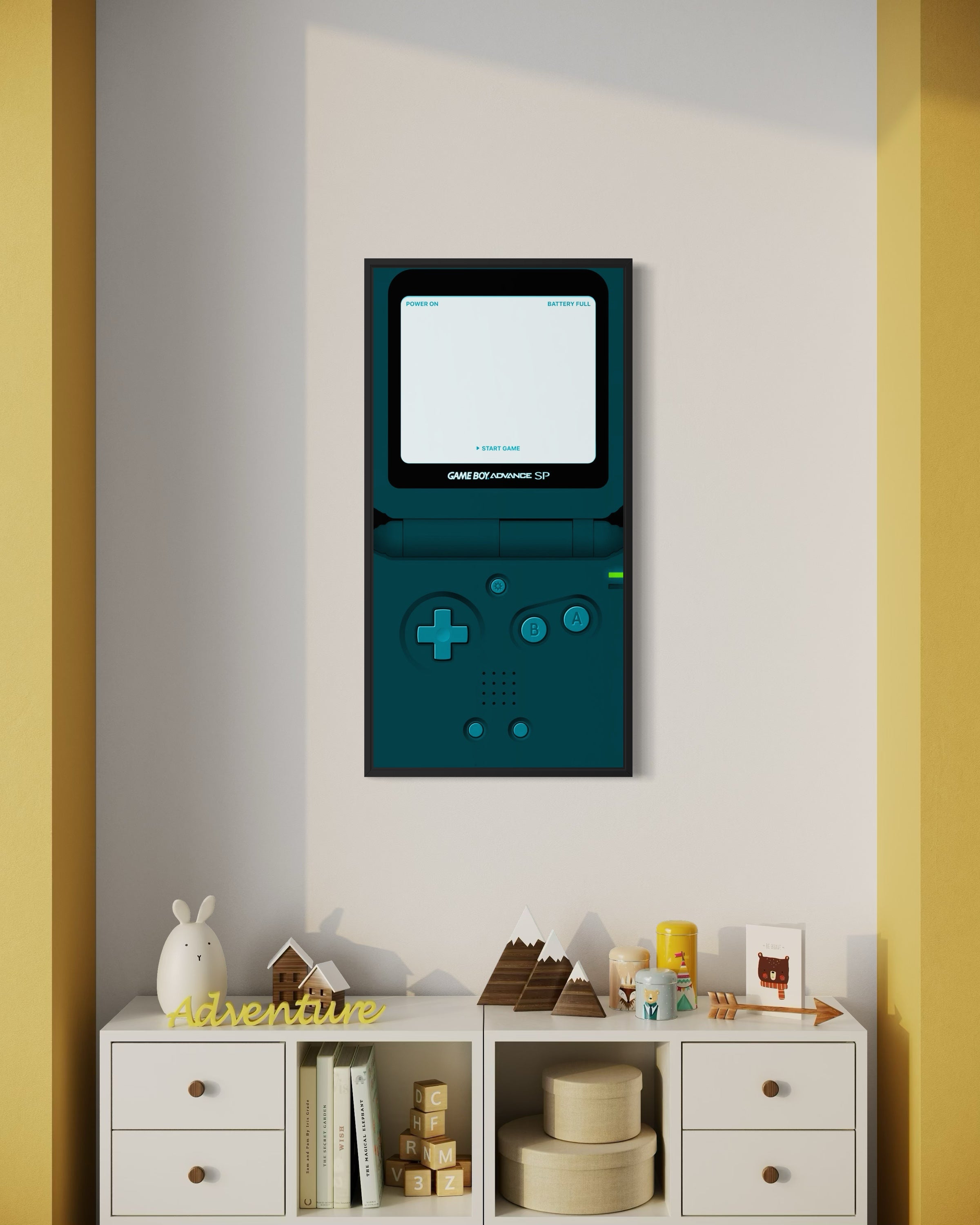 Poster con console portatile blu marino, schermo bianco e controlli in grigio.