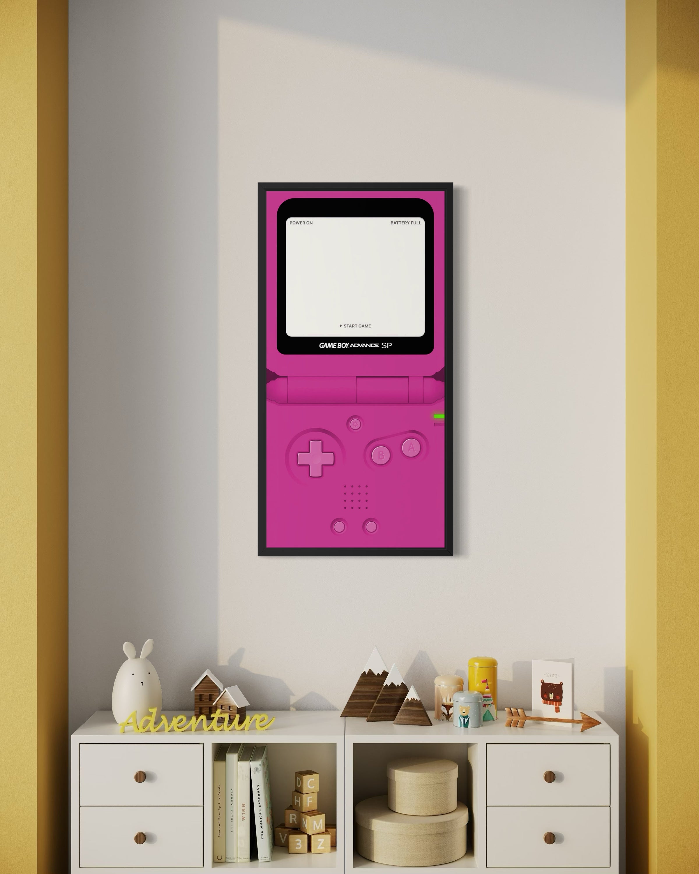 Poster con console portatile fucsia, schermo bianco e controlli grigi.
