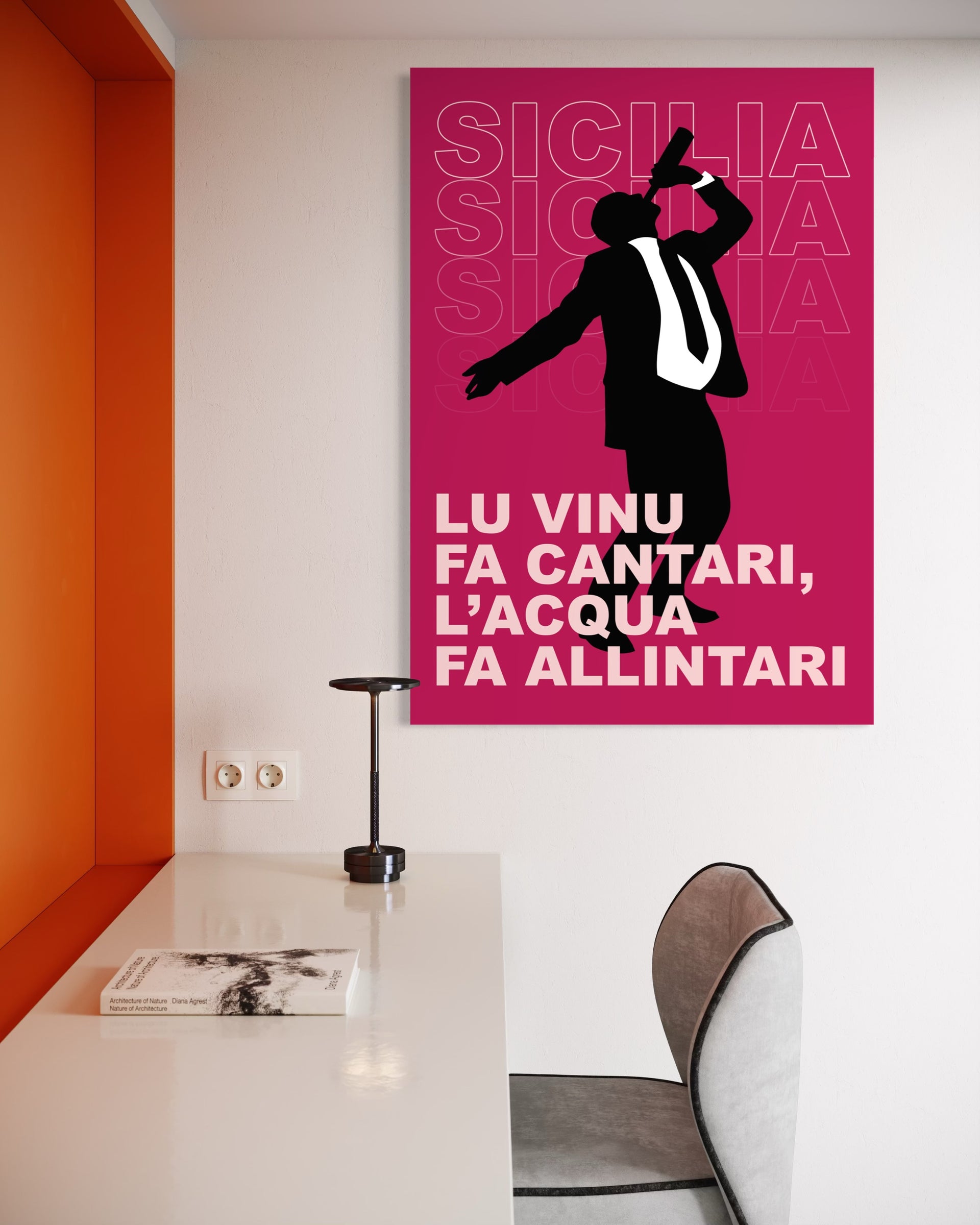 Stampa Sicilia style con silhouette nera e scritte bianche su sfondo magenta