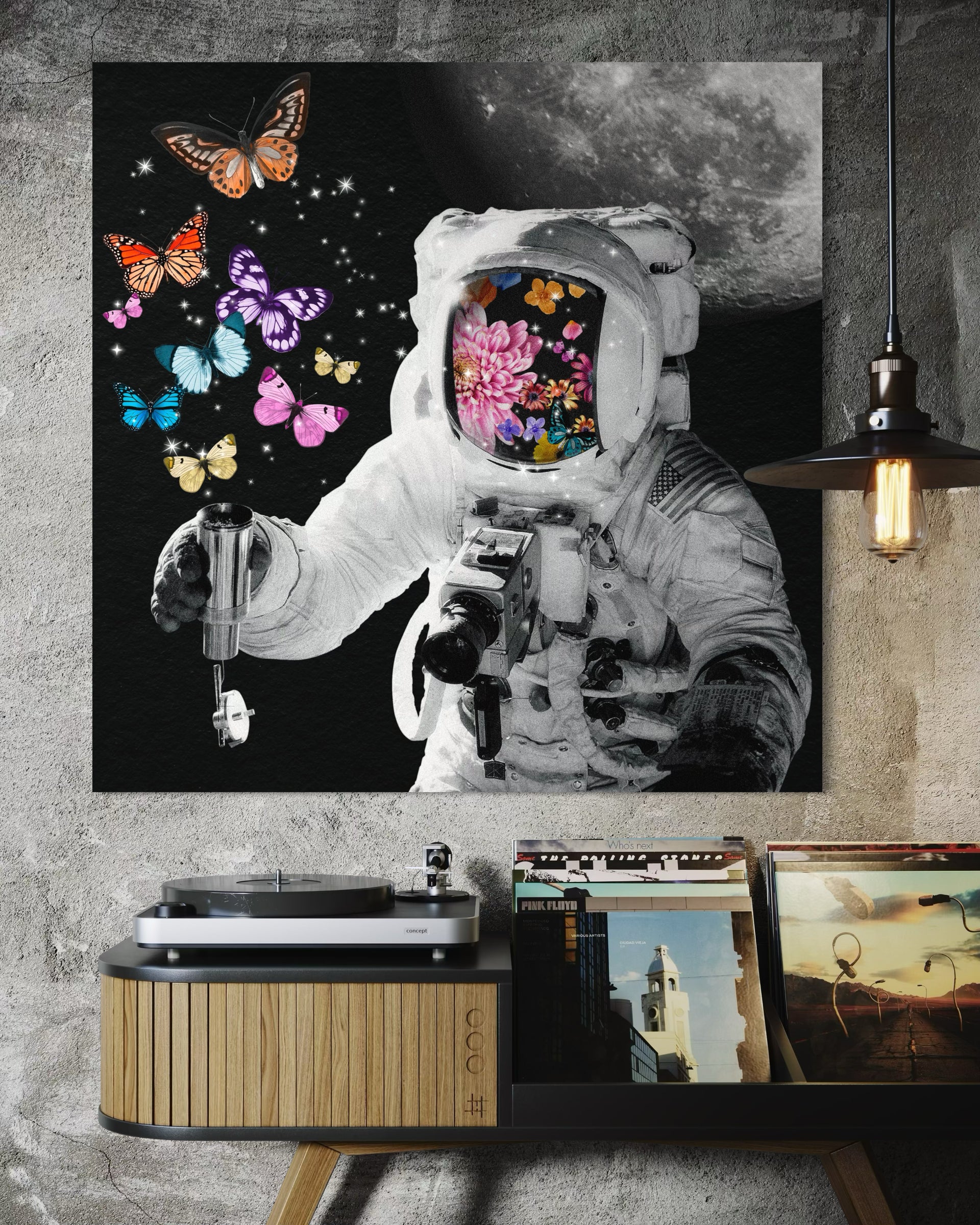 Space Butterfly: astronauta con farfalle multicolori, stampa su tela quadrata.