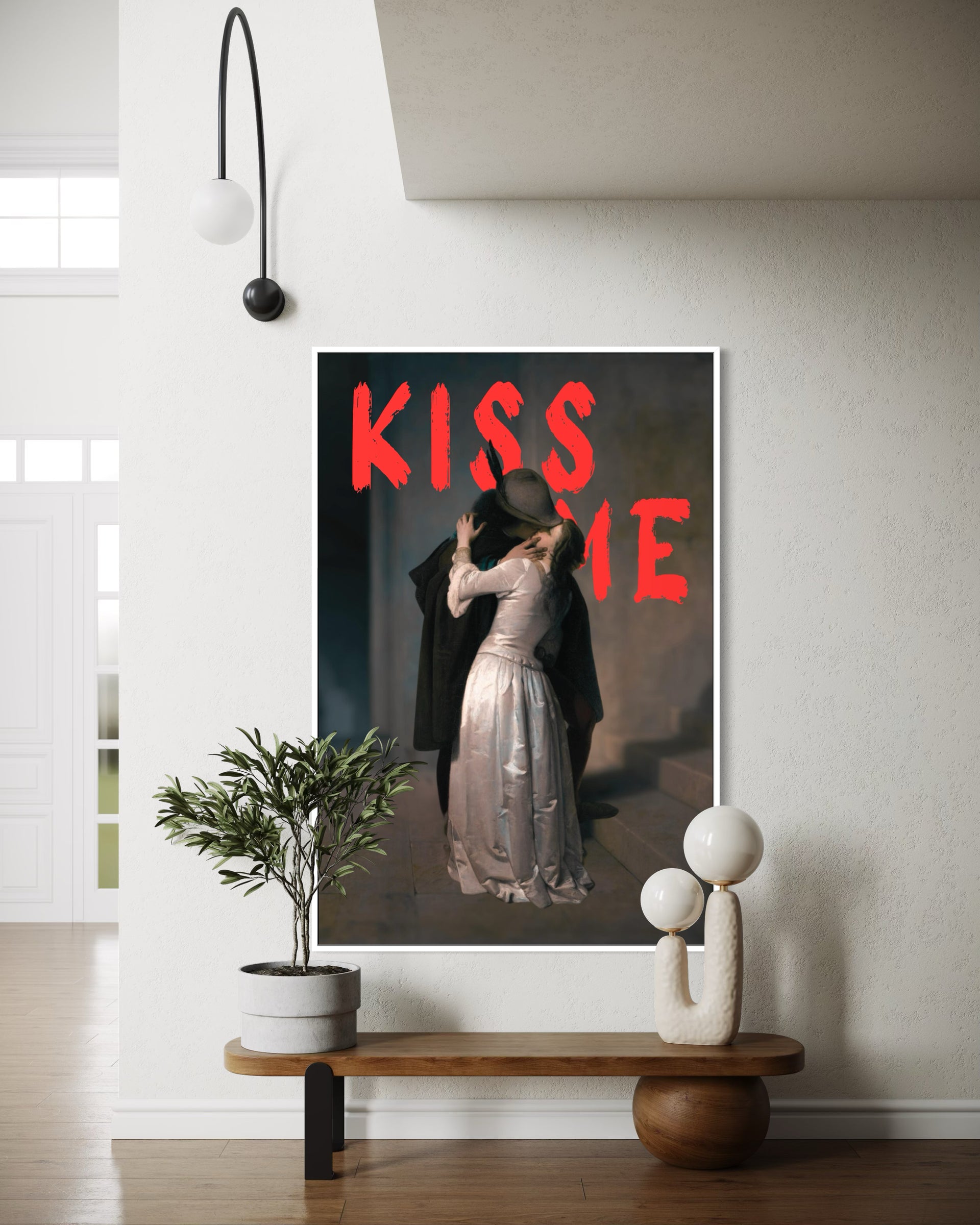 Stampa pop art “Kiss me love” con cornice nera e scritta KISS ME LOVE