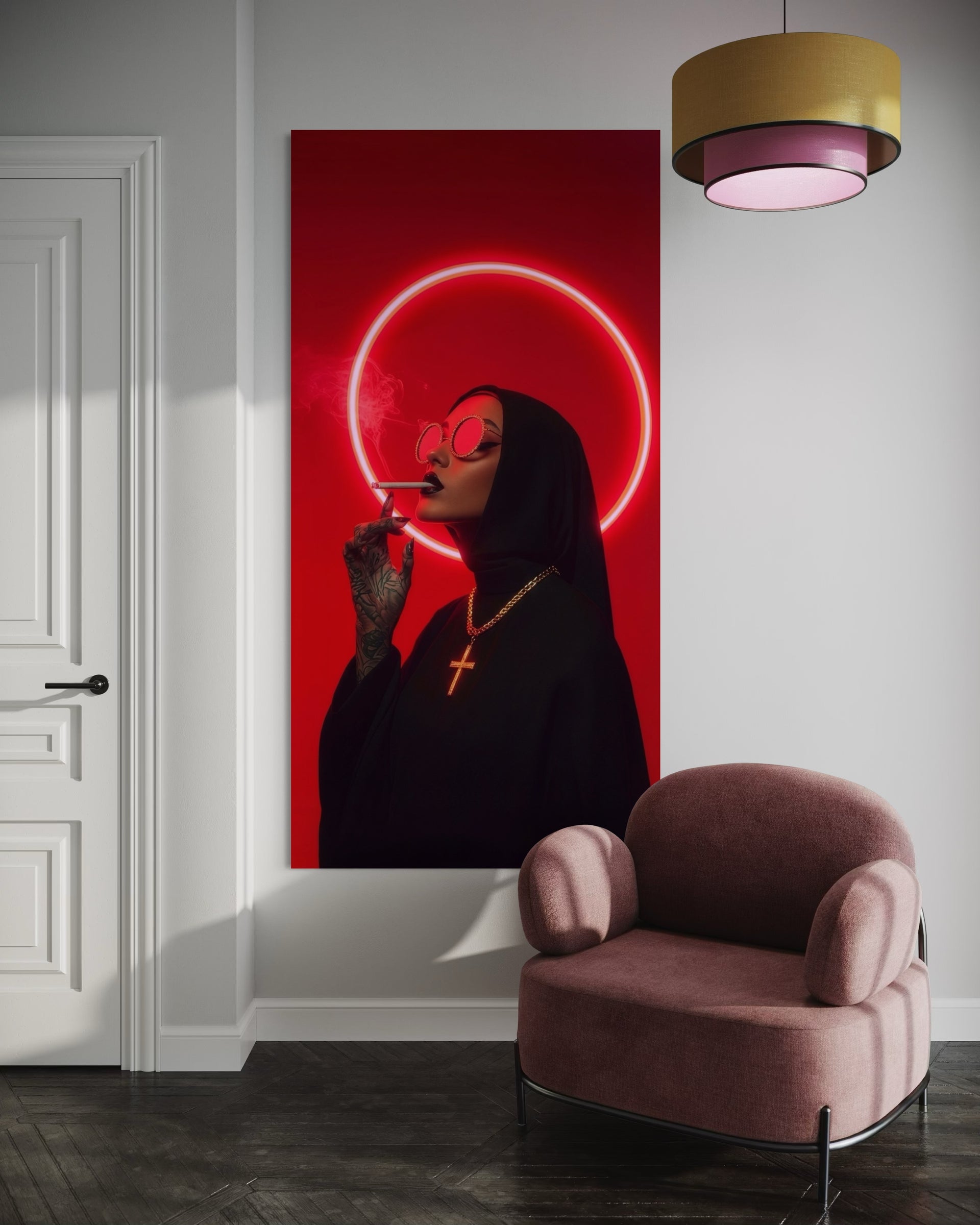 Suor Ribelle con cornice oro: ritratto di suora nera e cerchio neon luminoso
