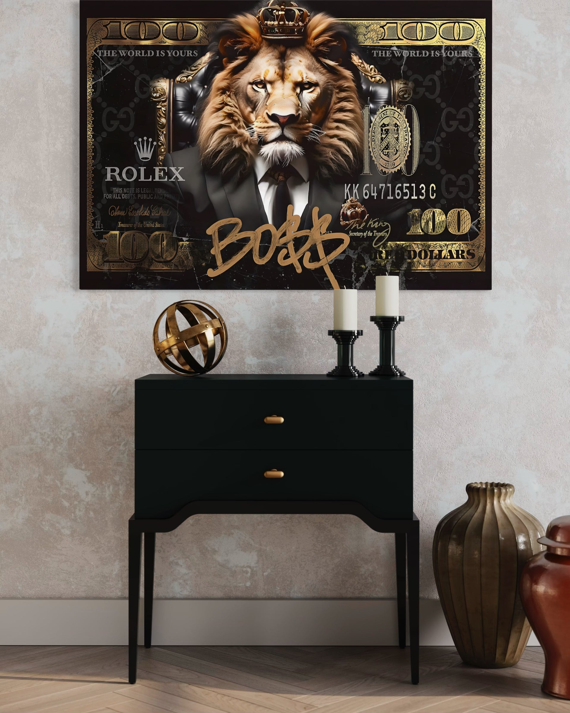 Quadro Bad lion con cornice nera, leone dorato e scritte decorative