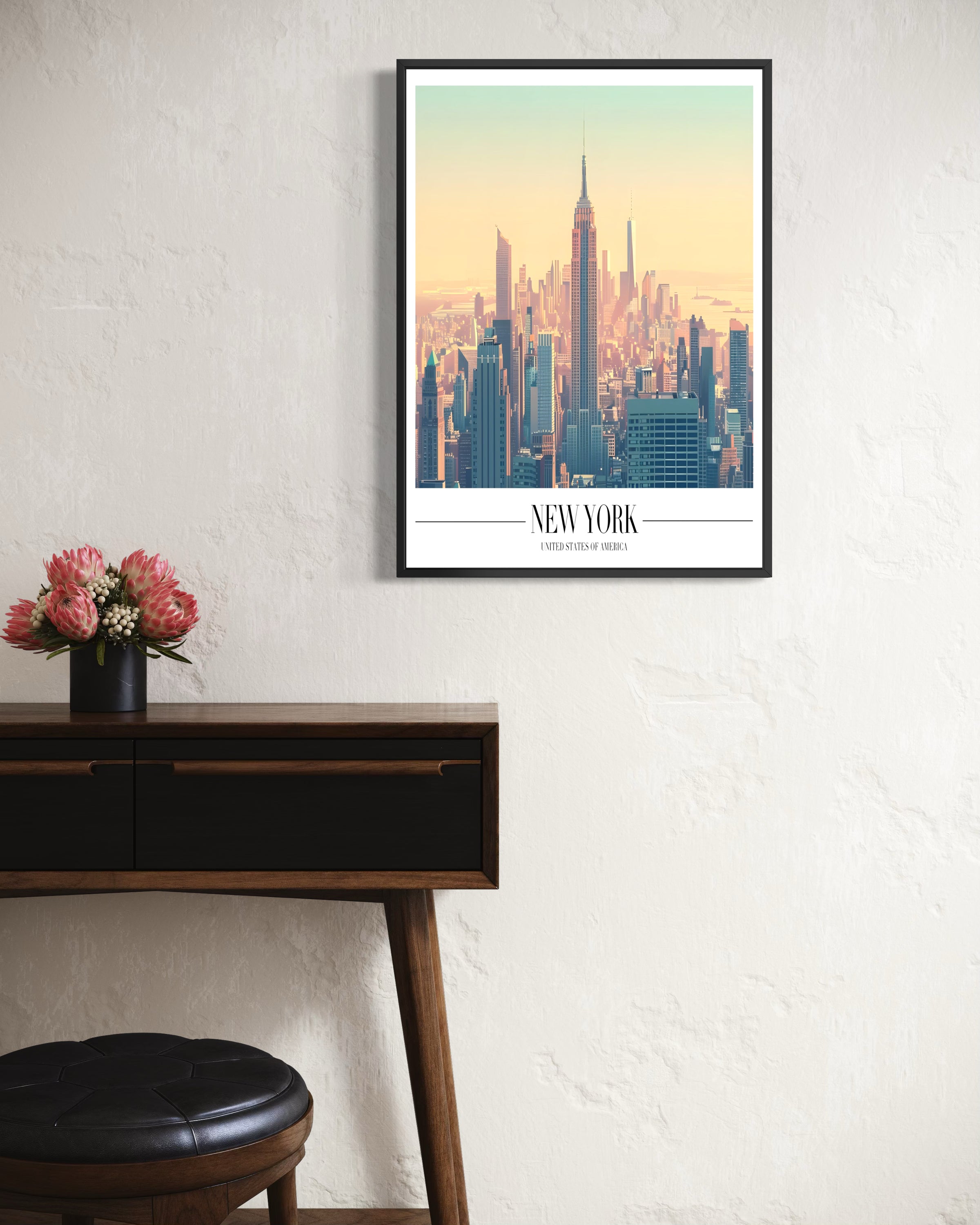 Stampa incorniciata con cornice nera e panorama skyline New York su sfondo crema