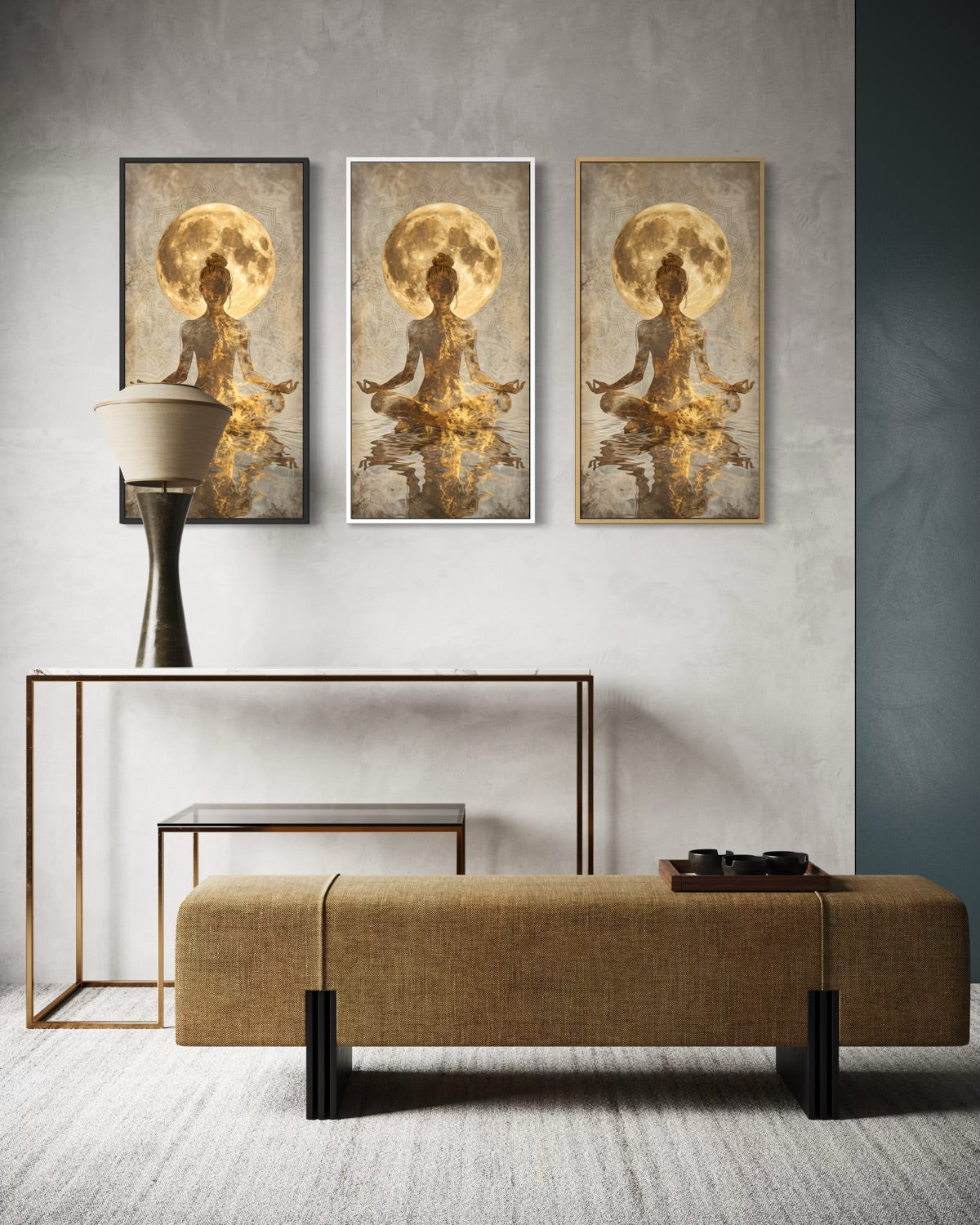 Set di tre stampe da parete con luna dorata e silhouette femminile dorata