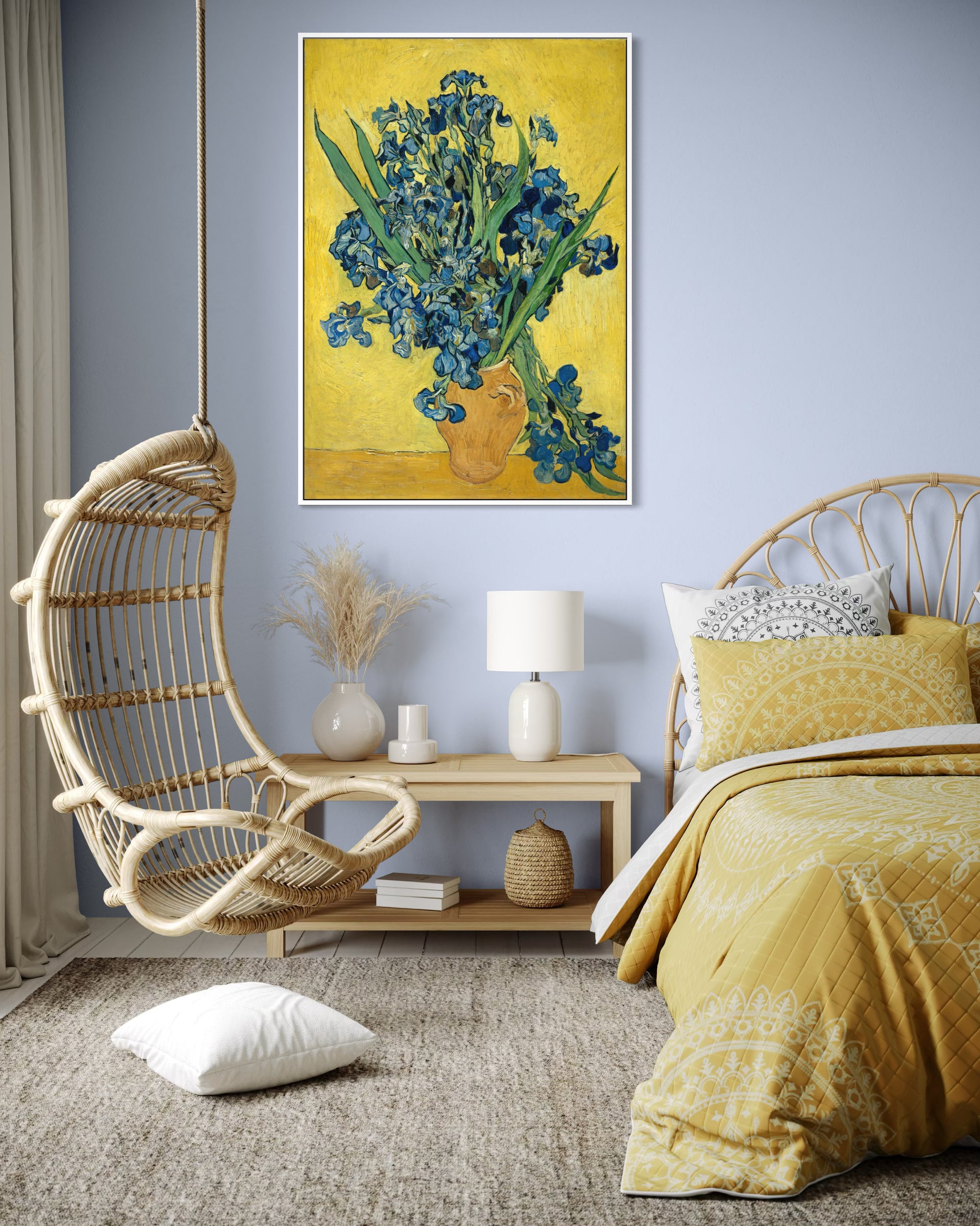 Van gogh iris: quadro con fiori di iris blu in vaso, sfondo giallo, cornice bianca