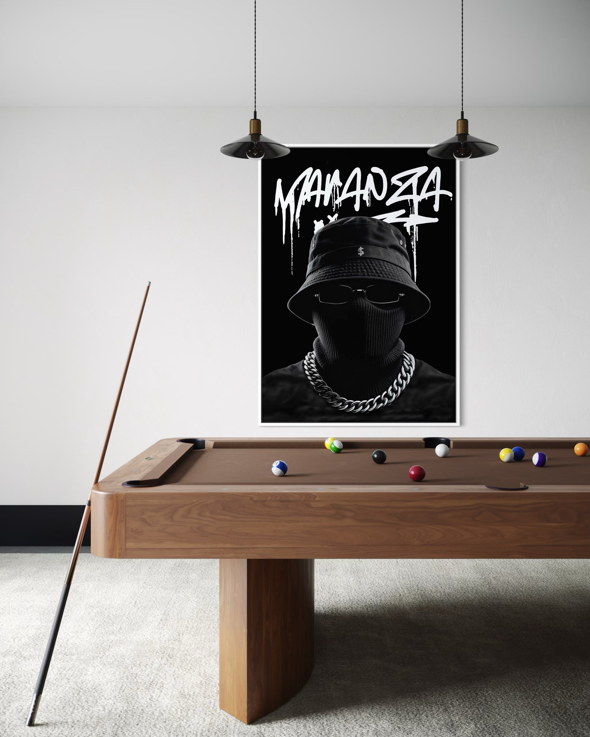 Maranza pop con cornice nera: poster con rapper e scritta grafica