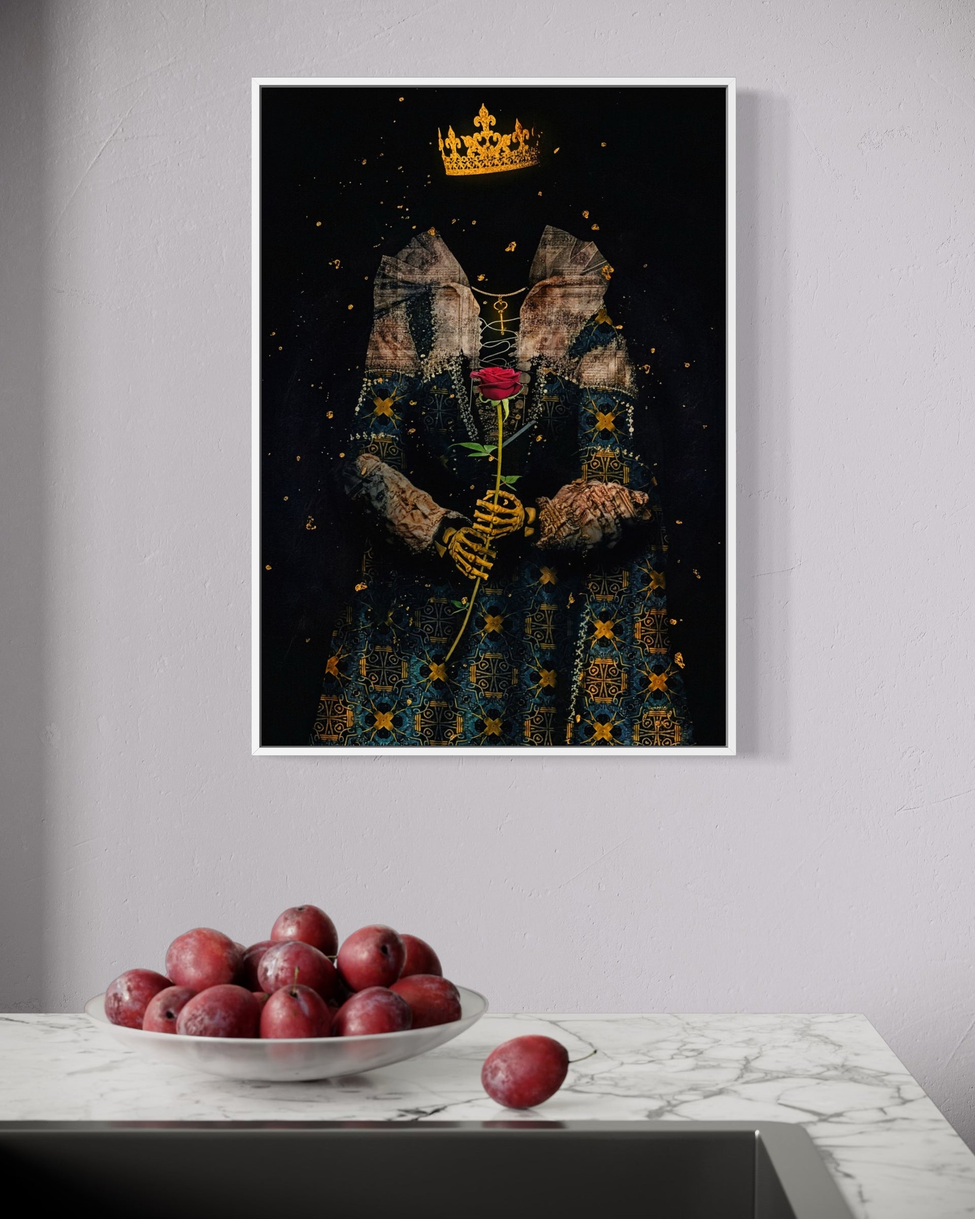 Vero amore con cornice nera: ritratto reale con corona e rose rossa