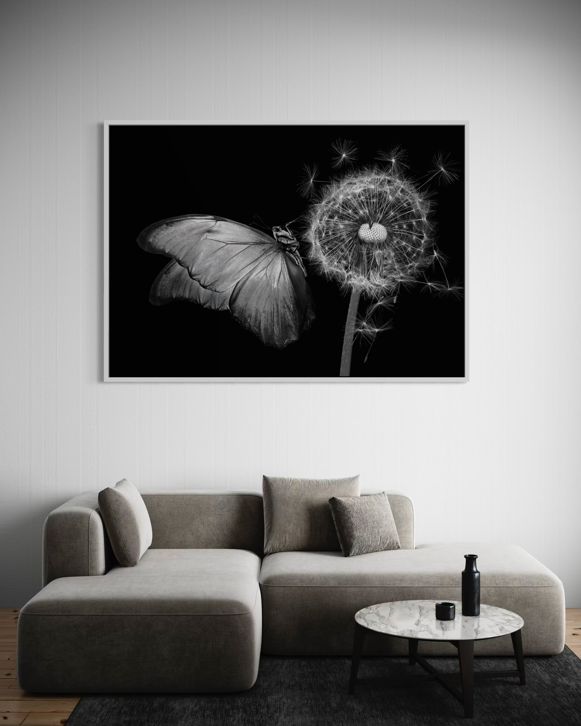 Soffio di farfalla: farfalla e soffione con cuore, stampa monocromatica.