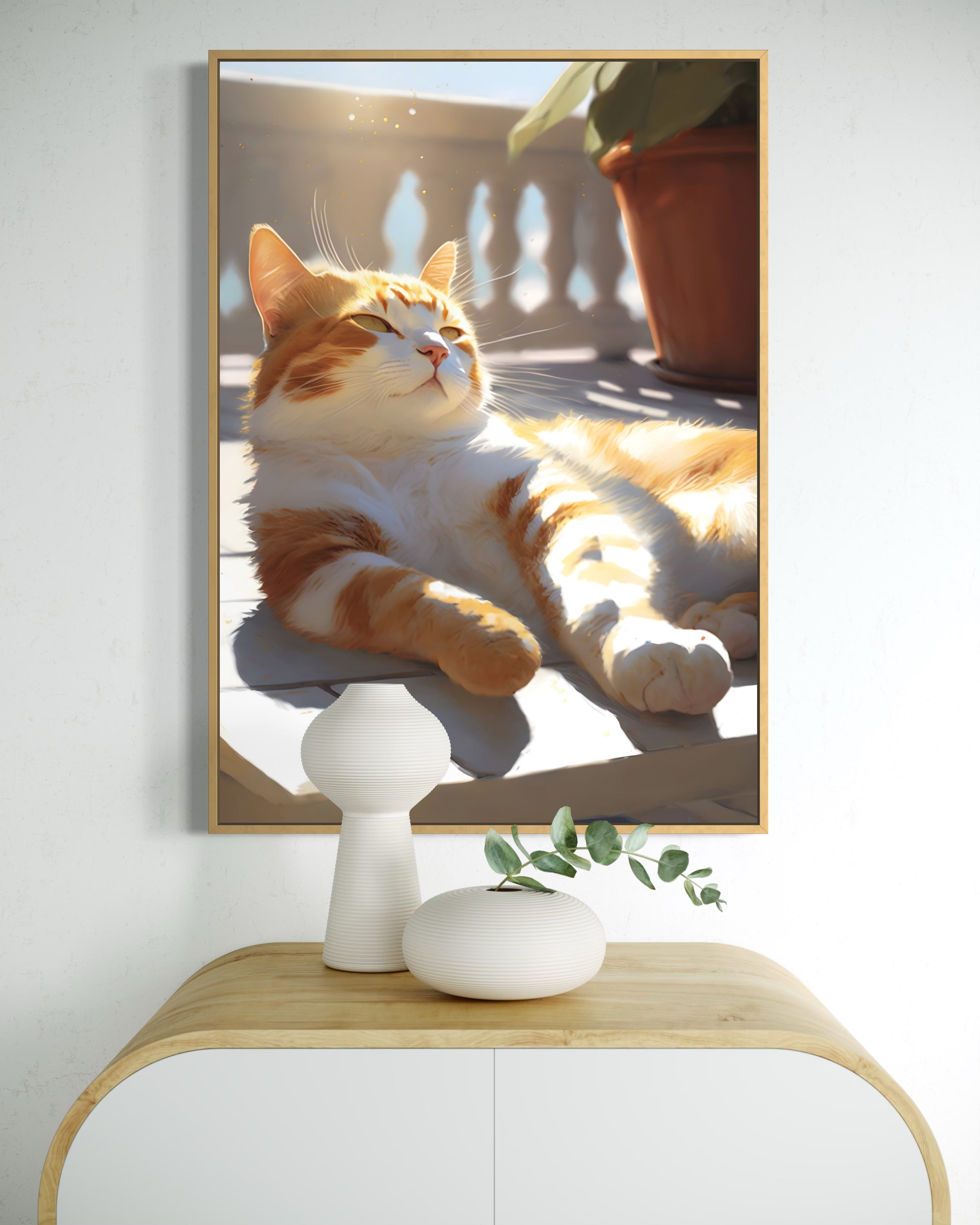 Gatto Soleggiato con telaio dorato: gatto arancione e bianco disteso