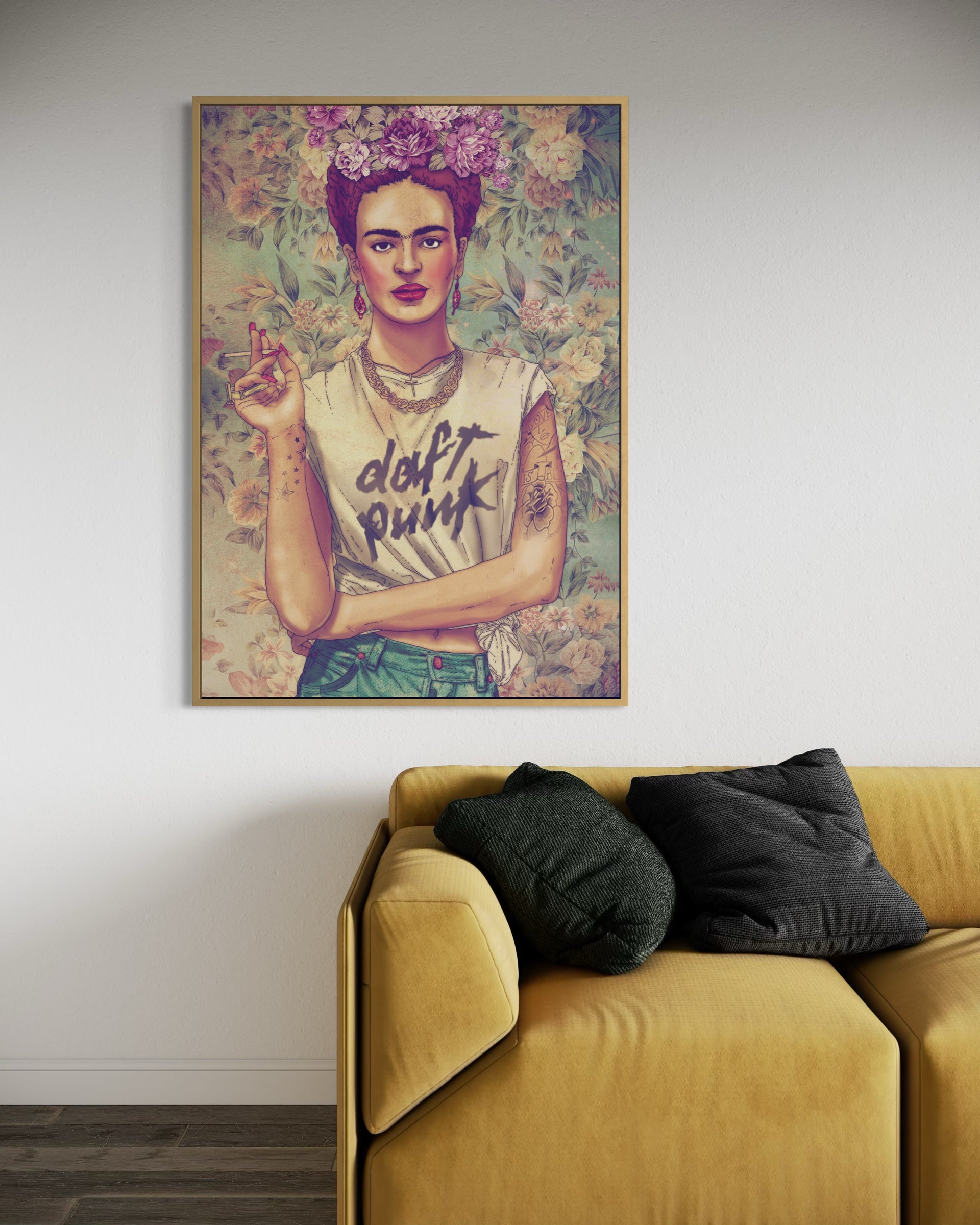 Frida Punk con corona di fiori viola, mano con gesto pace, cornice oro.