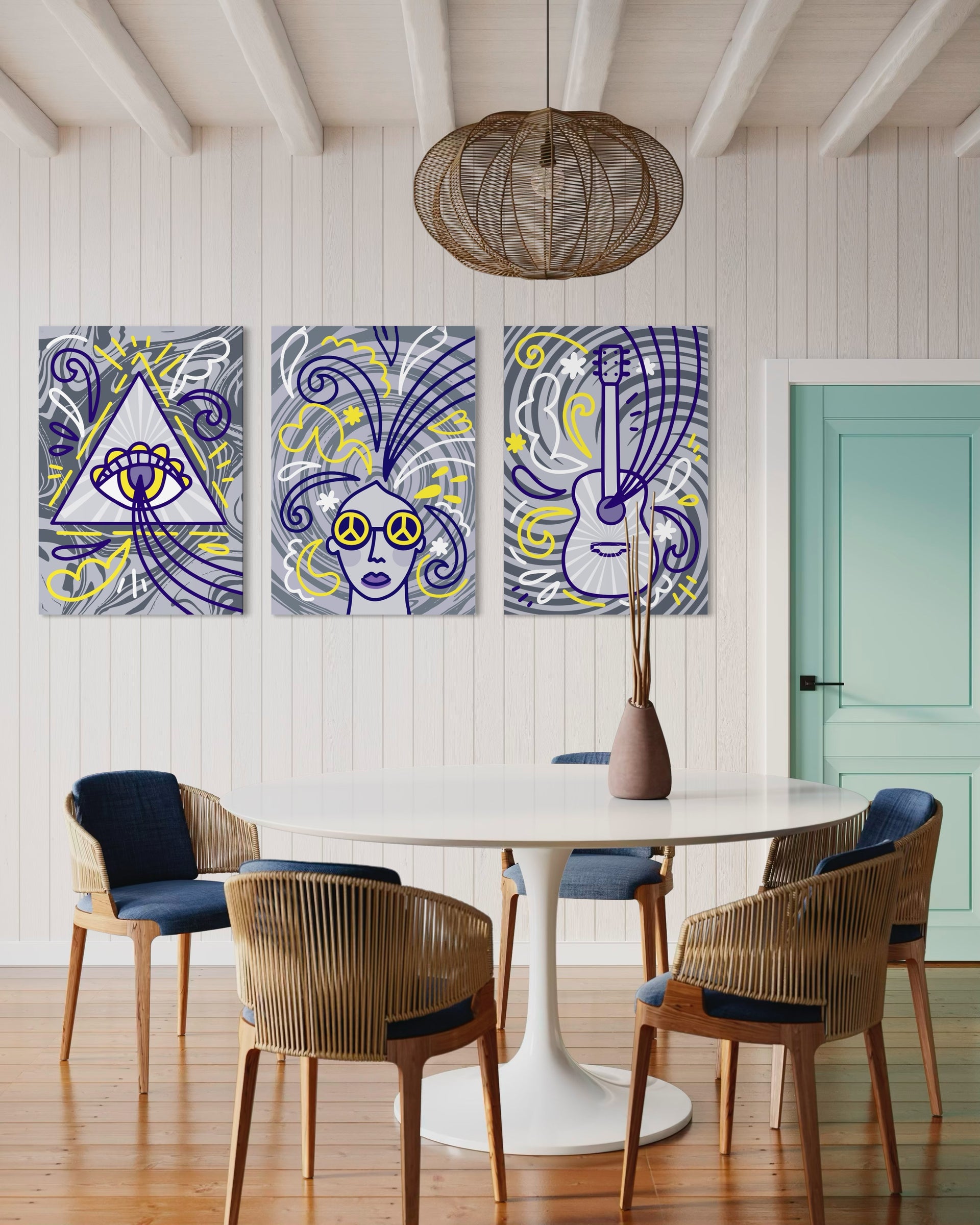 Illuminated Vision: tre tele astratte con volto e cornice dorata, design luminoso