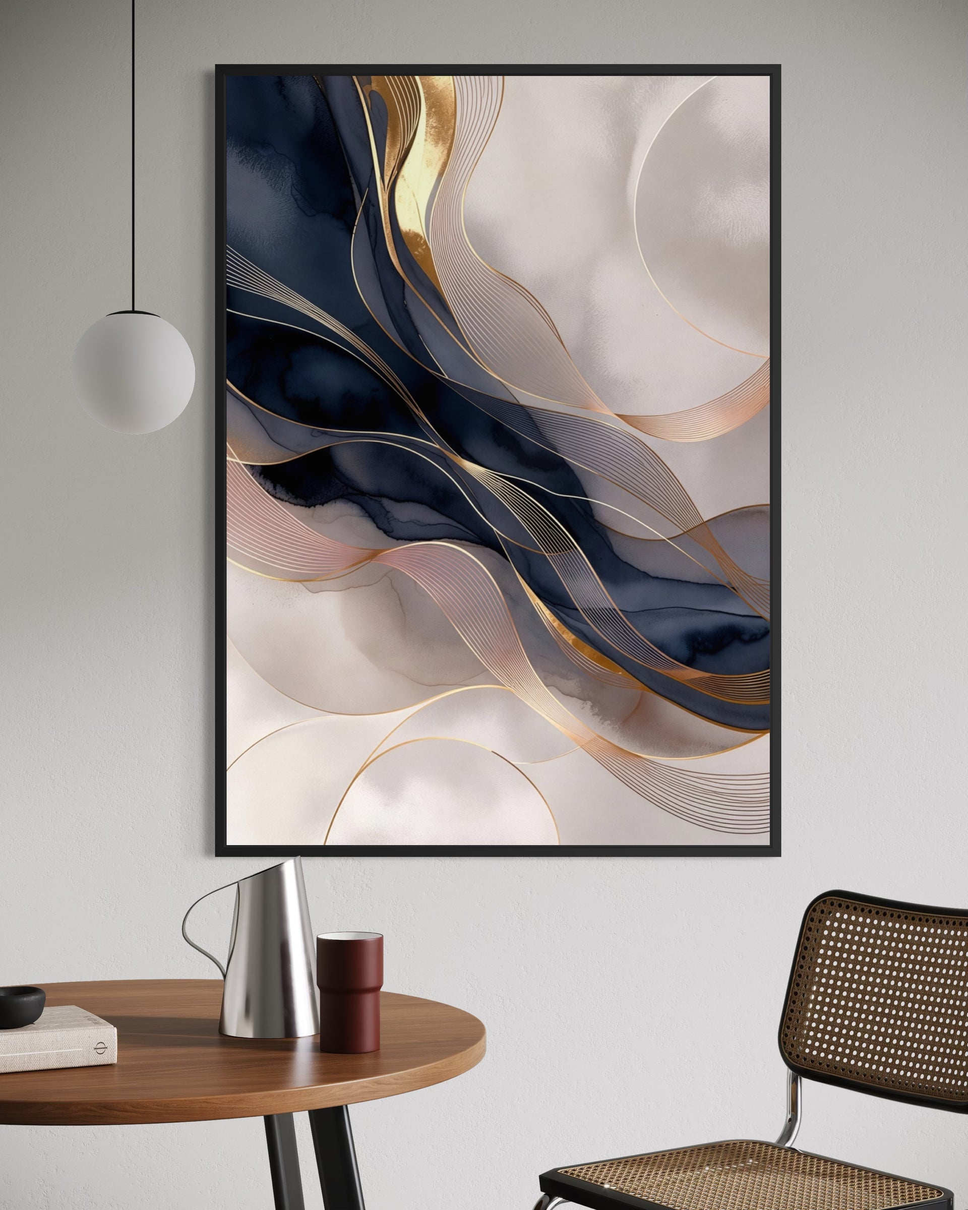 Correnti d'Oro: cornice nera, pattern ondulato blu con dettagli oro
