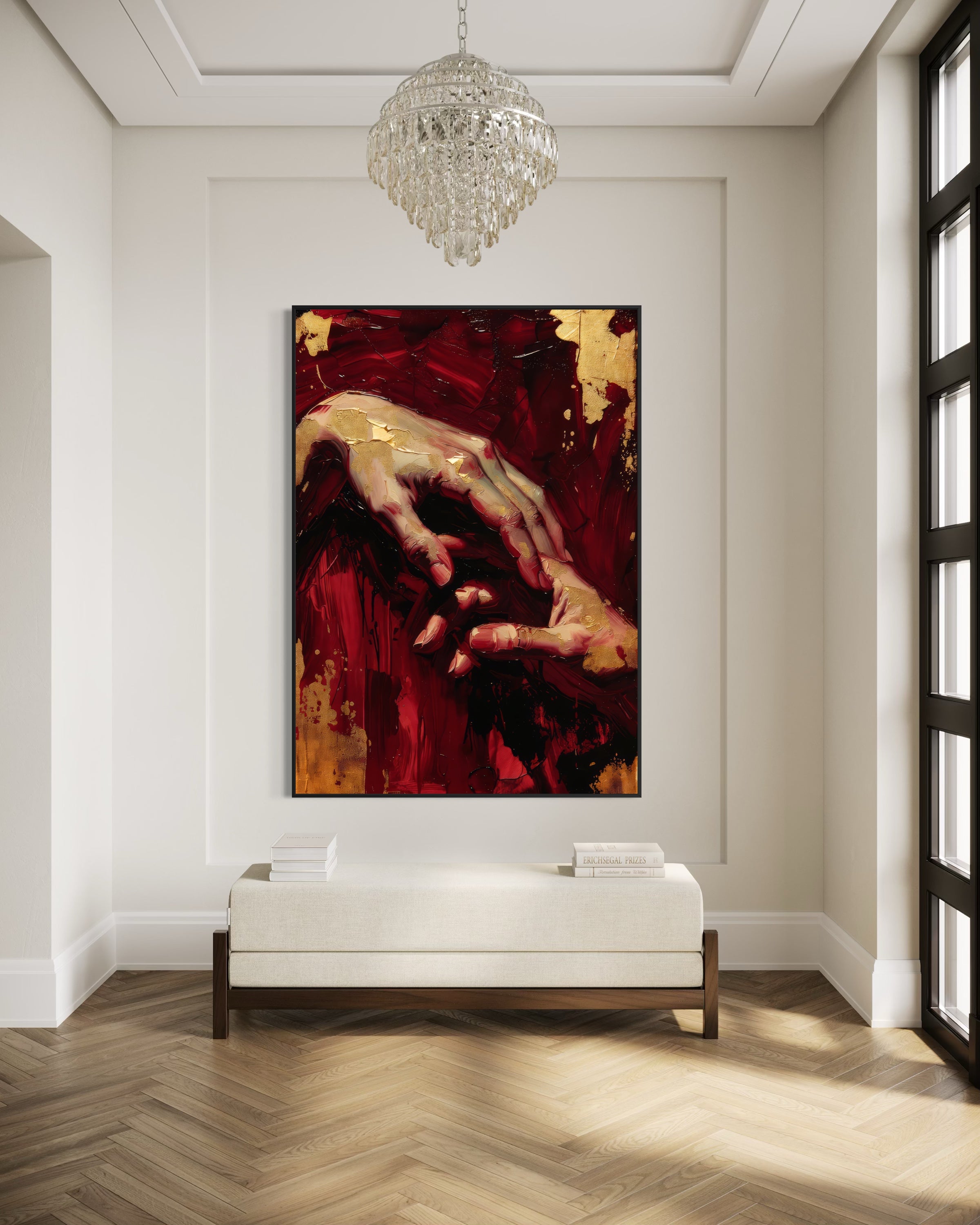 Quadro astratto incorniciato con mani su fondo rosso e tocchi oro