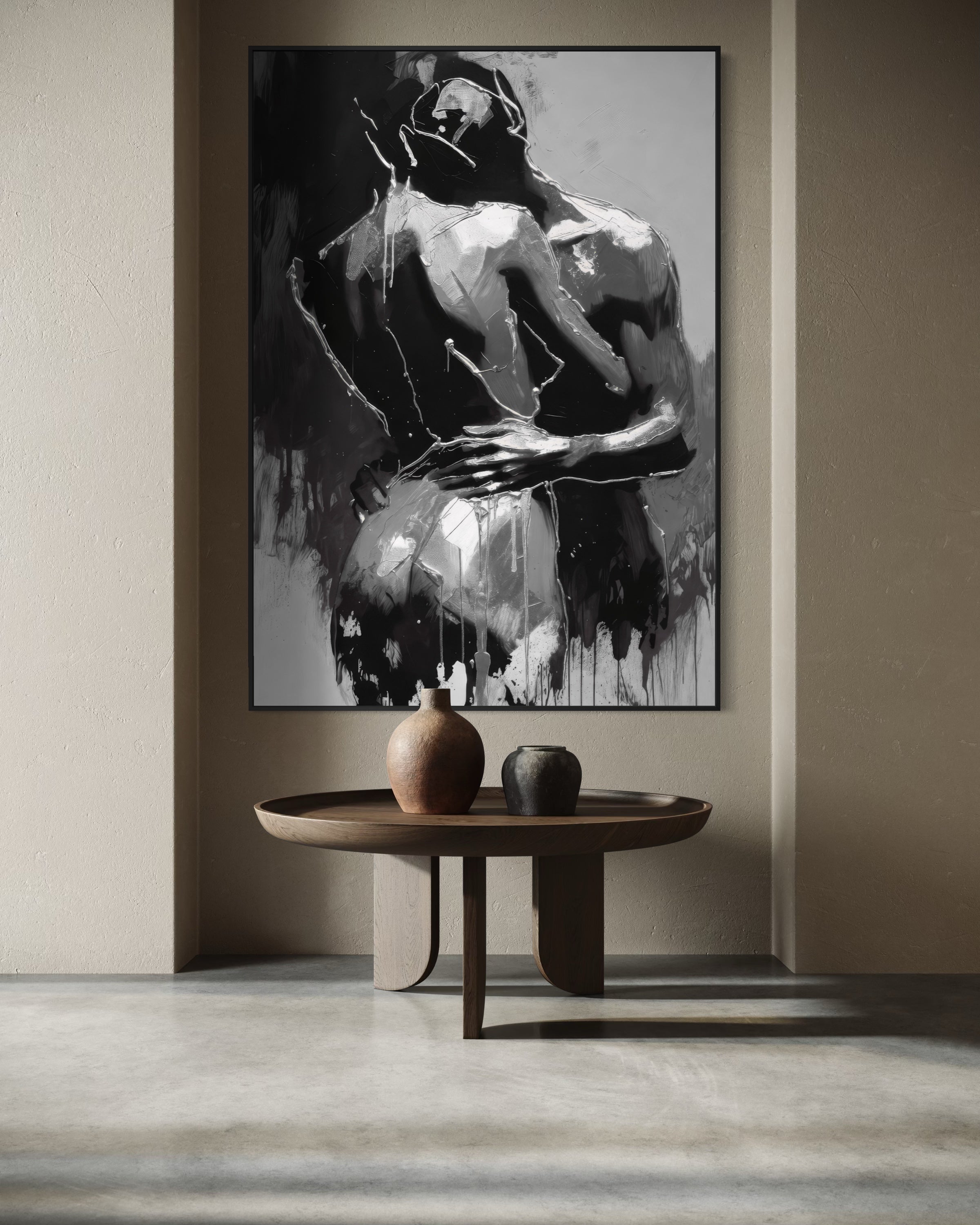 Quadro donna astratta in bianco e grigio con dettagli argento su fondo scuro