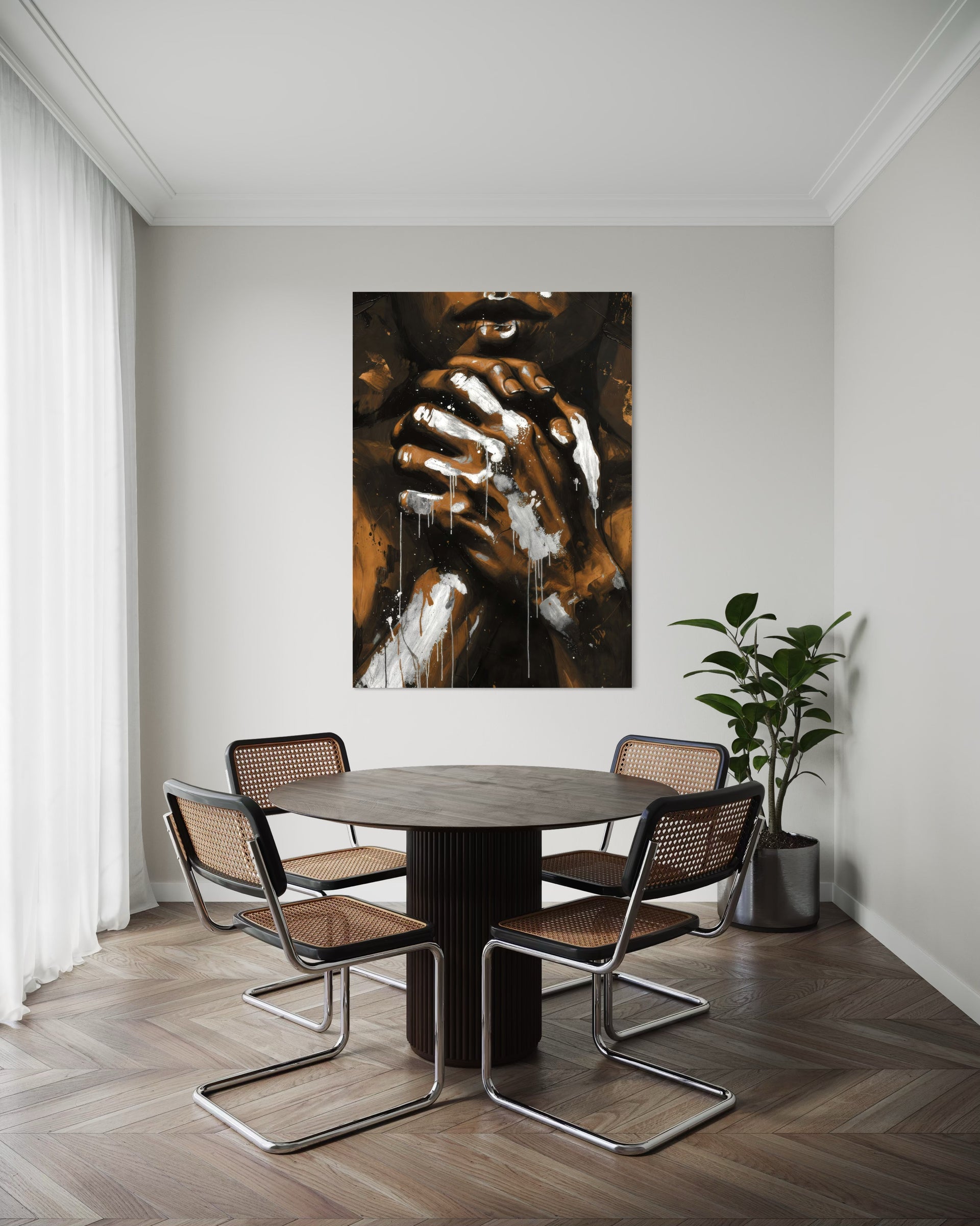 Quadro Labbra Silenziose, cornice nera, mani e labbra astratte su sfondo scuro