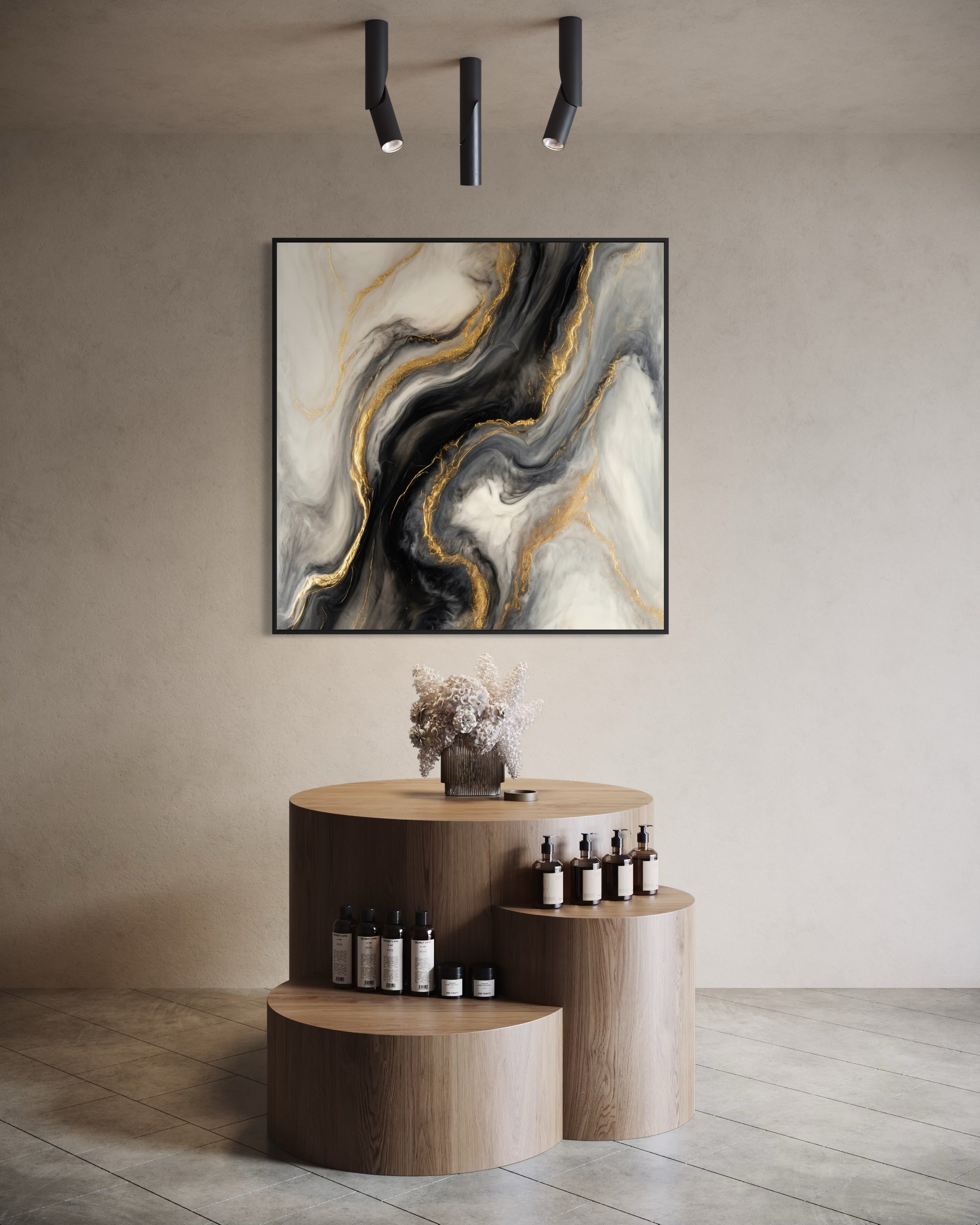 Quadro astratto con cornice nera, venature nere e bianche con dettagli dorati