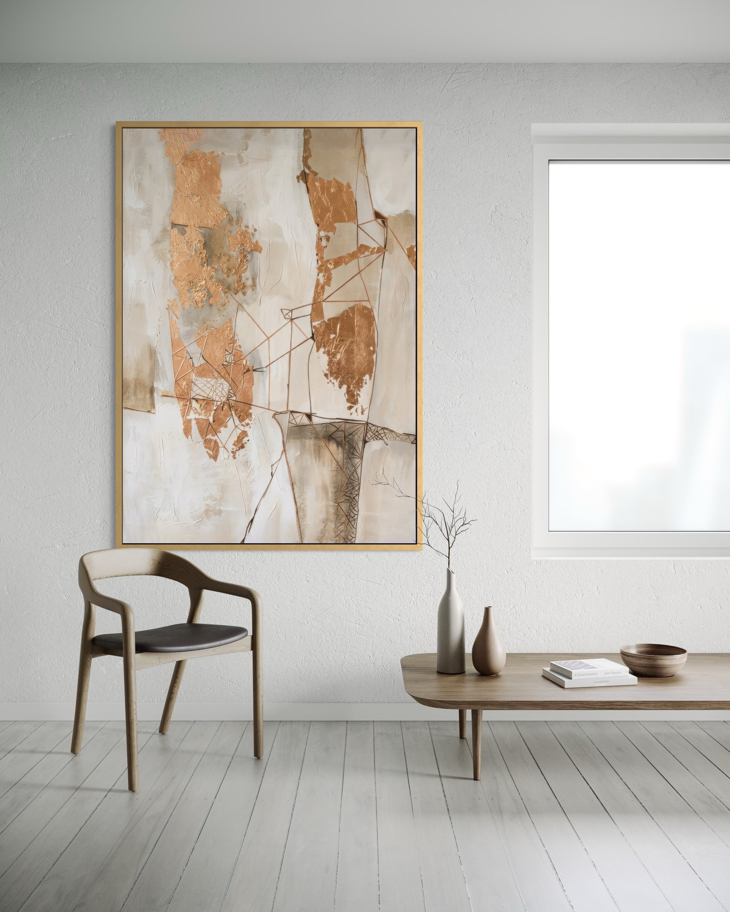 Stampa astratta con cornice oro, frammenti beige e reticolo decorativo