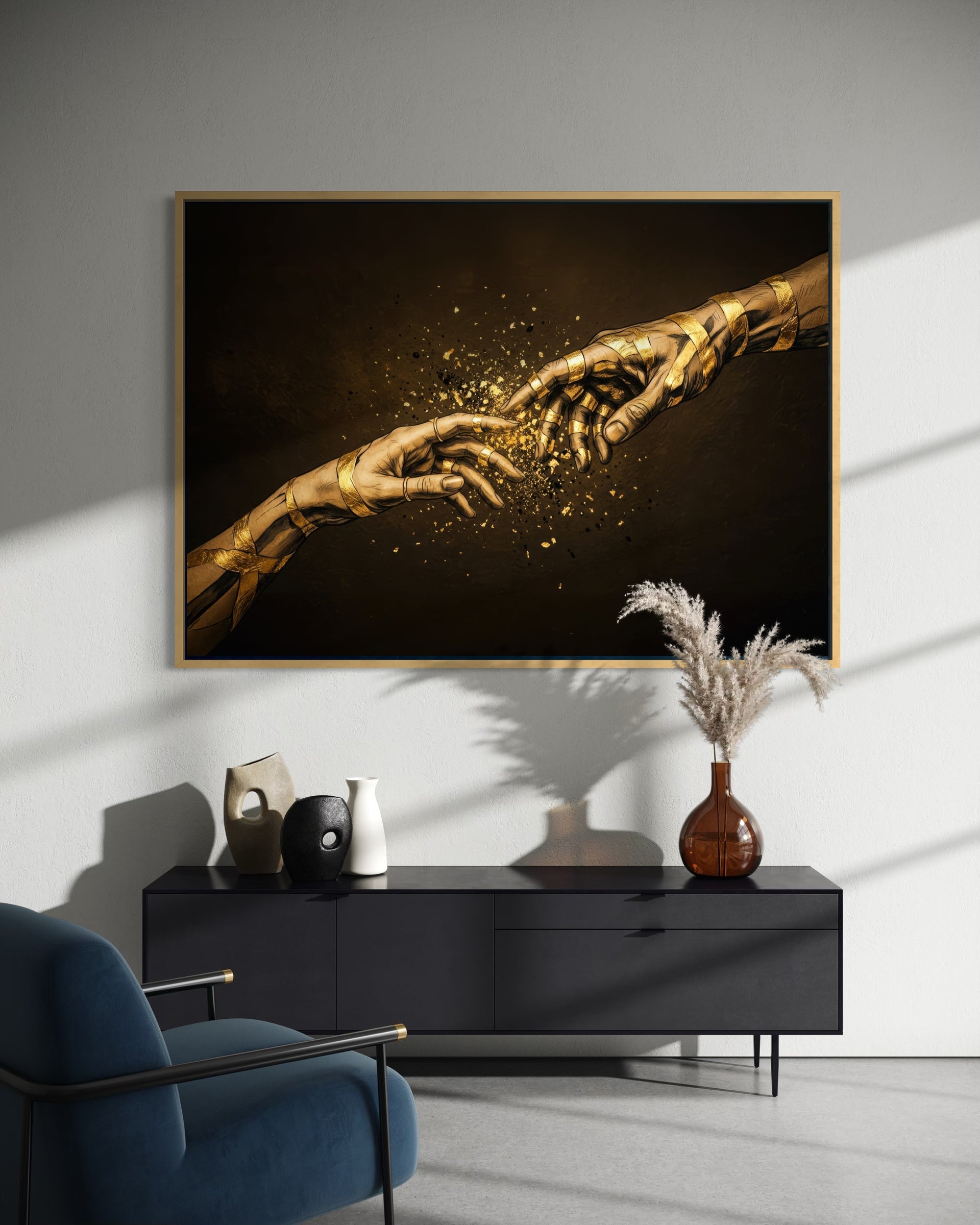 Contatto Divino: mani intrecciate dorate su fondo scuro, cornice dorata