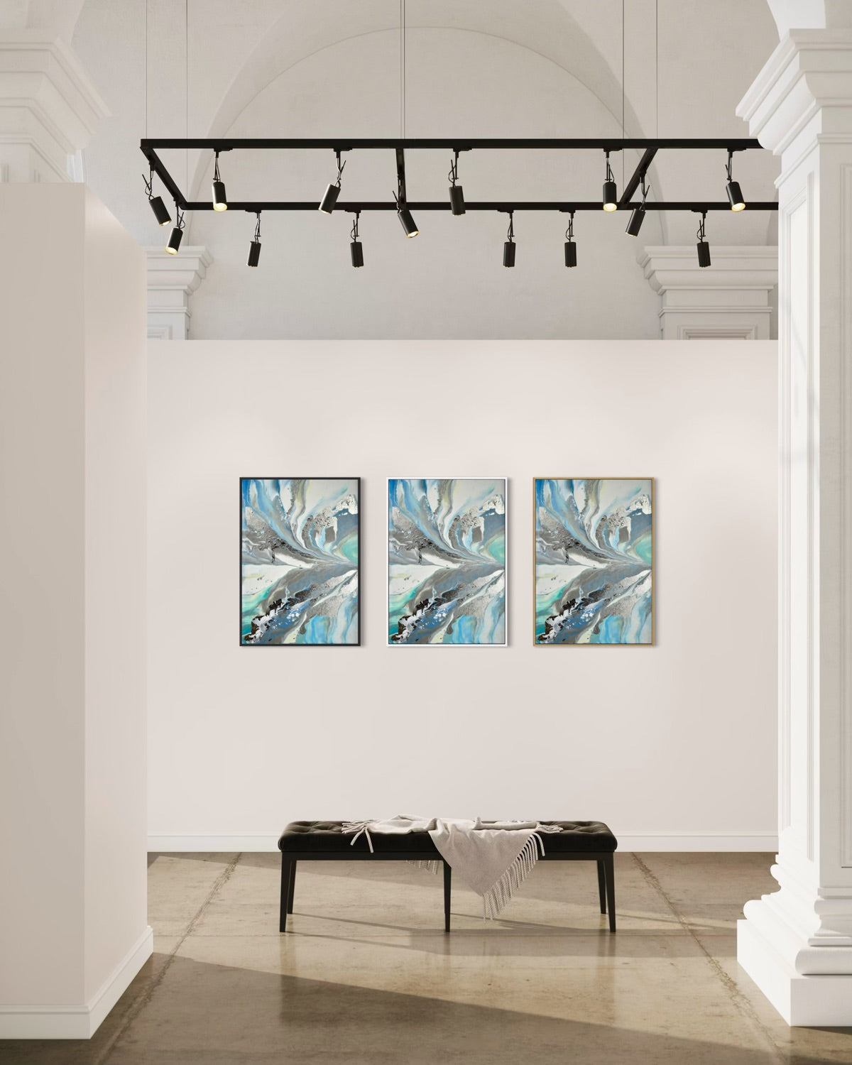 Set di 3 stampe d’arte con cornici nere e dipinti astratti blu e azzurro
