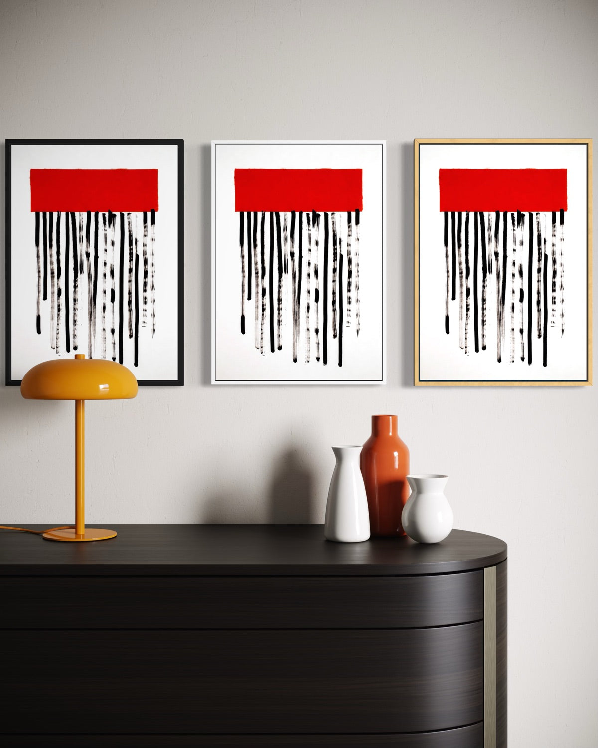 Set di 3 stampe astratte incorniciate con banda rossa superiore e righe nere su fondo bianco