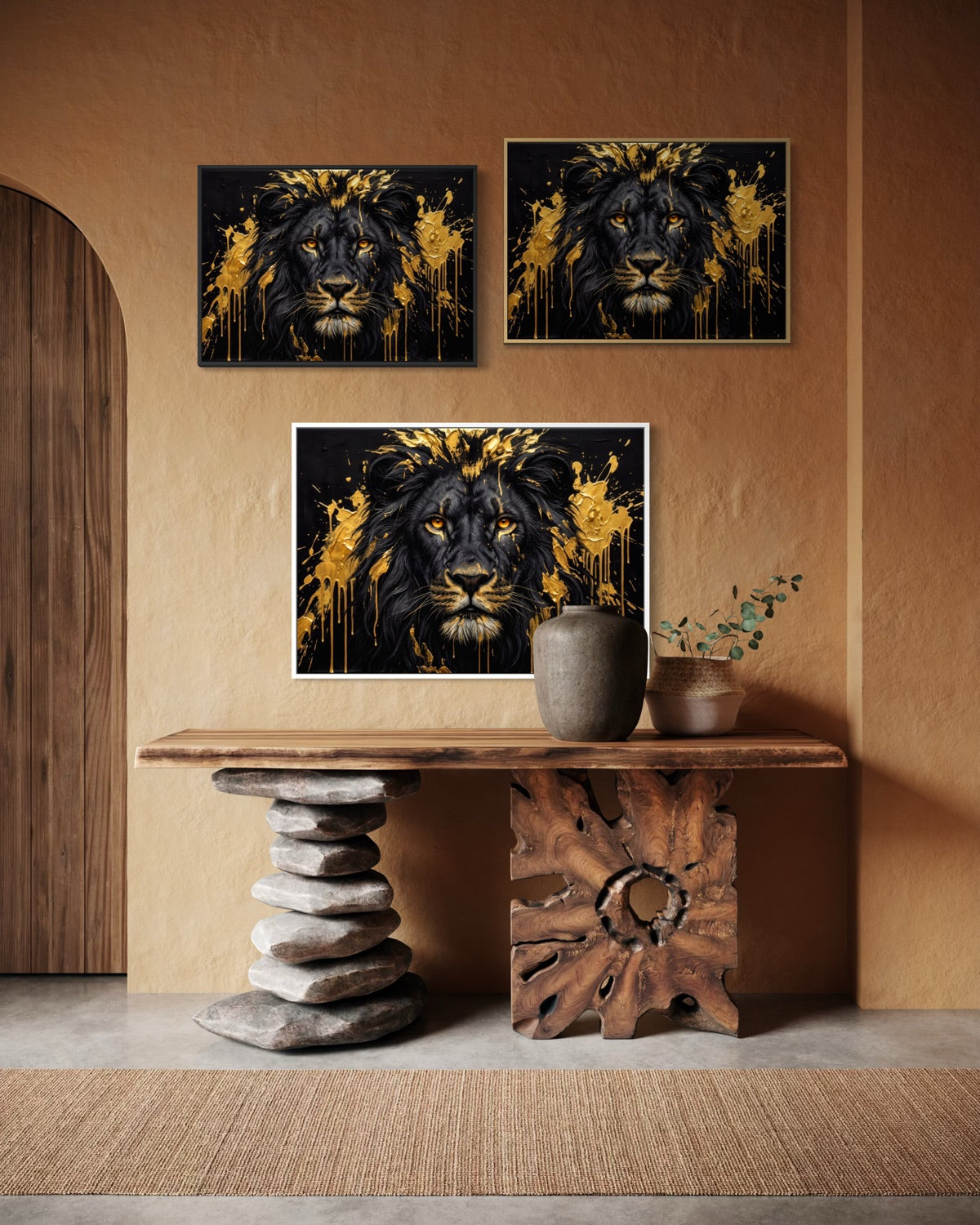 Set di 3 stampe incorniciate con leoni scuri e dettagli oro, cornici nere