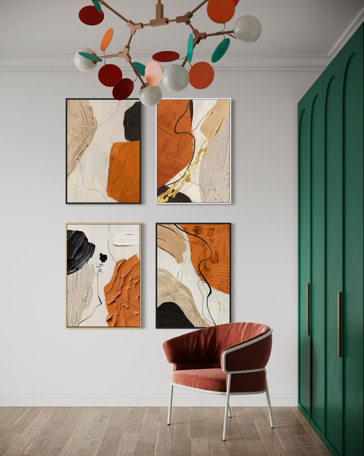 Composizione con 4 stampe astratte incorniciate: arancione, beige, fili oro, telaio scuro