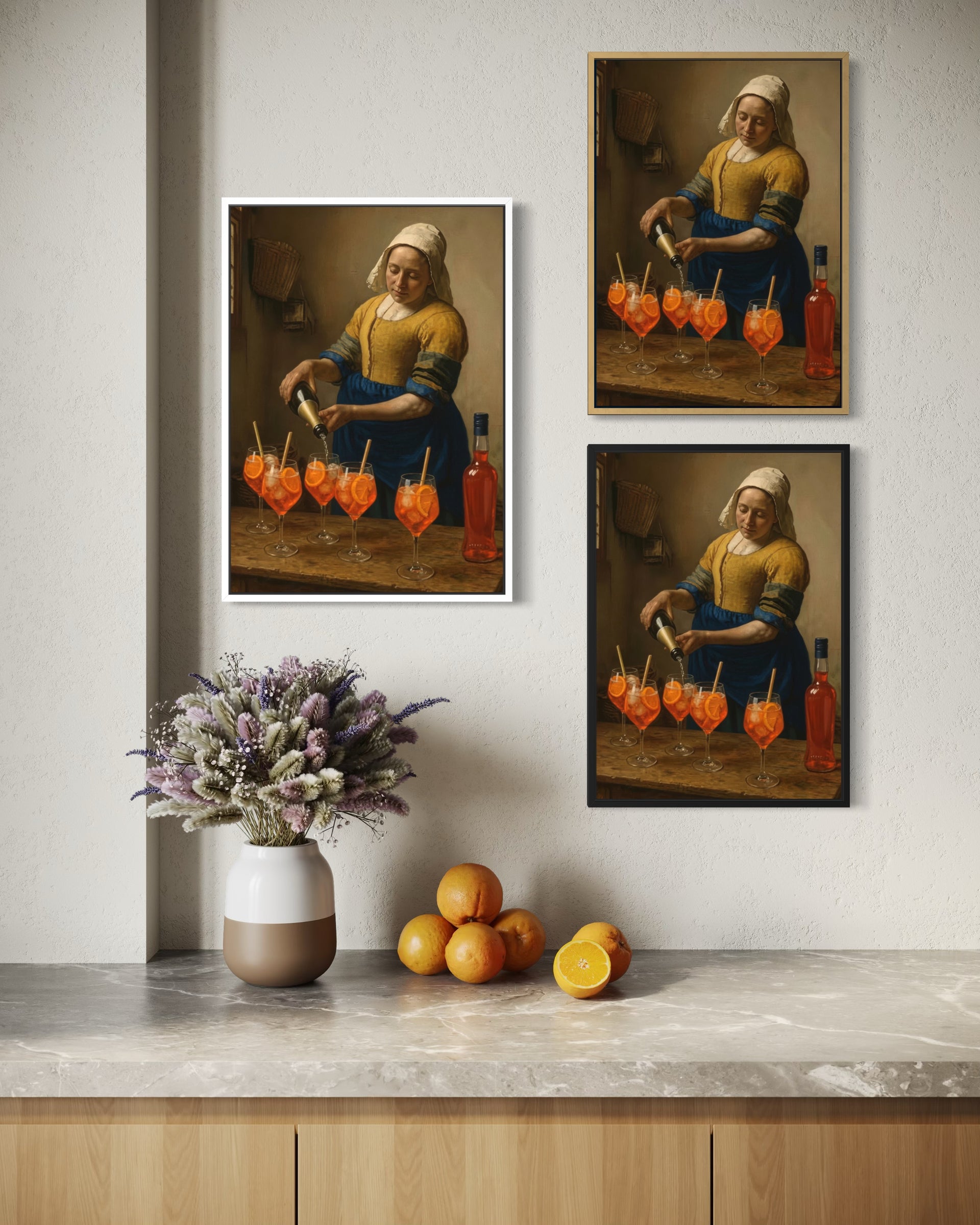 Set di 3 stampe incorniciate con donna che serve spritz, arance e bottiglia, cornici bianca e nere