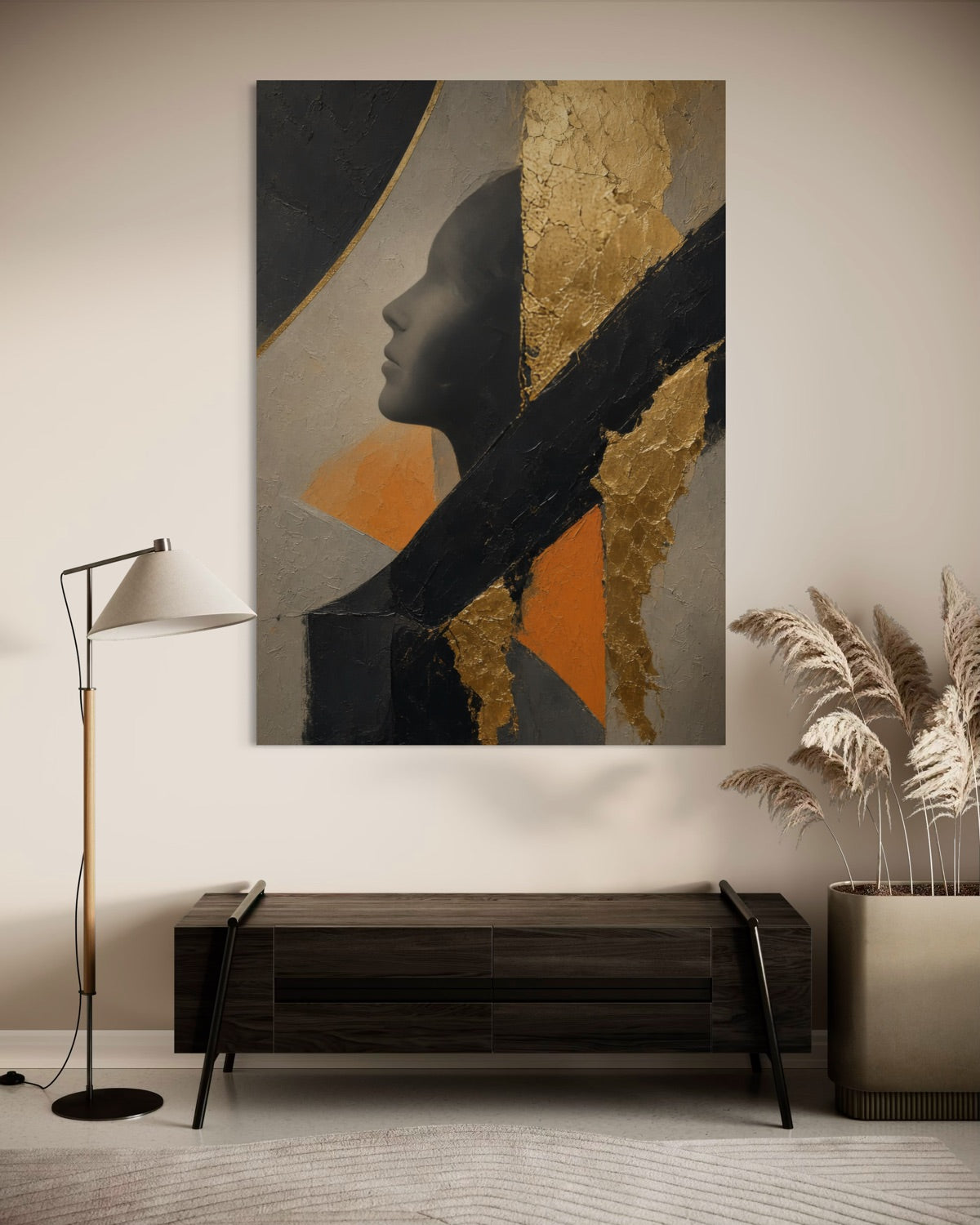 Quadro astratto incorniciato con profilo in nero, oro e tocchi arancioni su fondo grigio