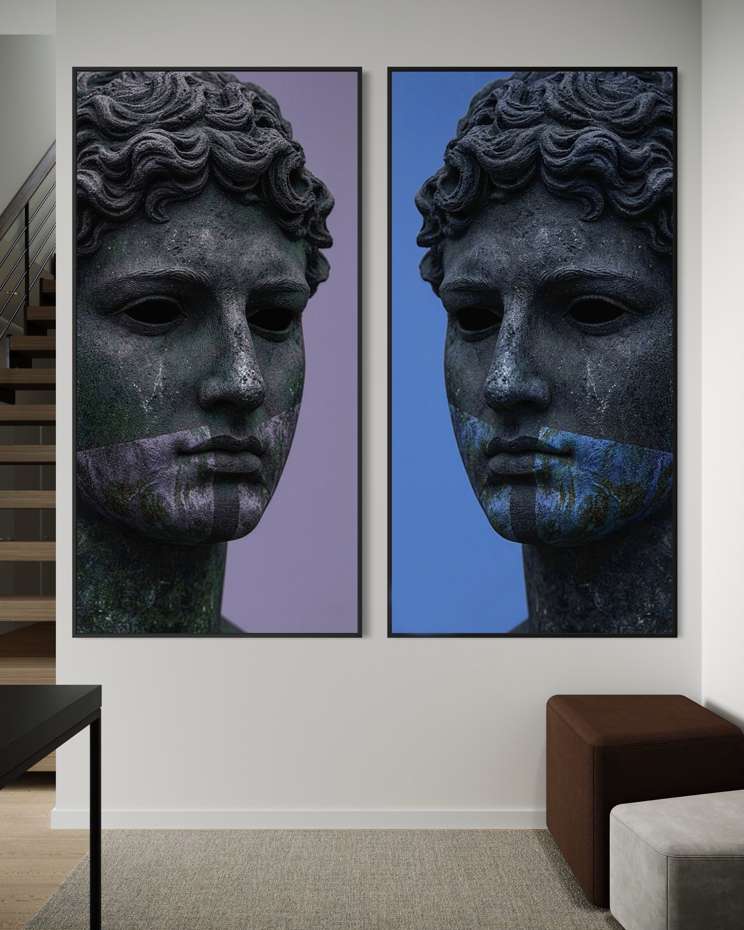 Set di 2 stampe con busto classico in cornici, sfondi viola e blu.