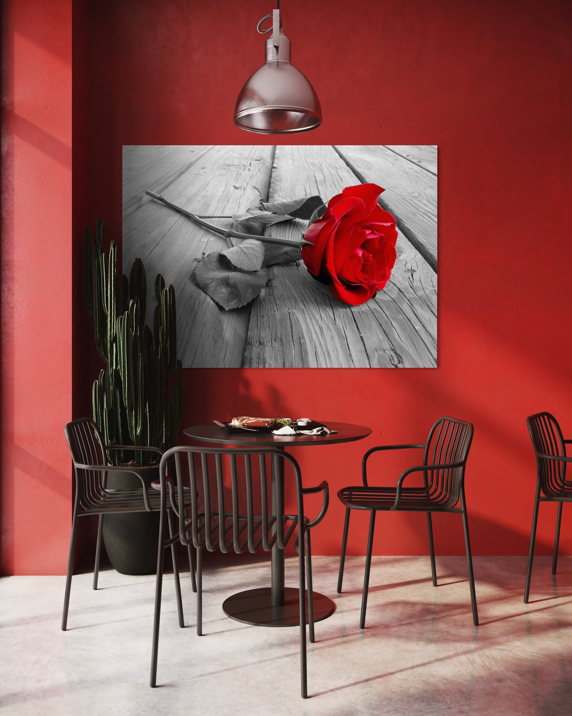 Rosa Rossa: stampa con rosa rossa su assi di legno