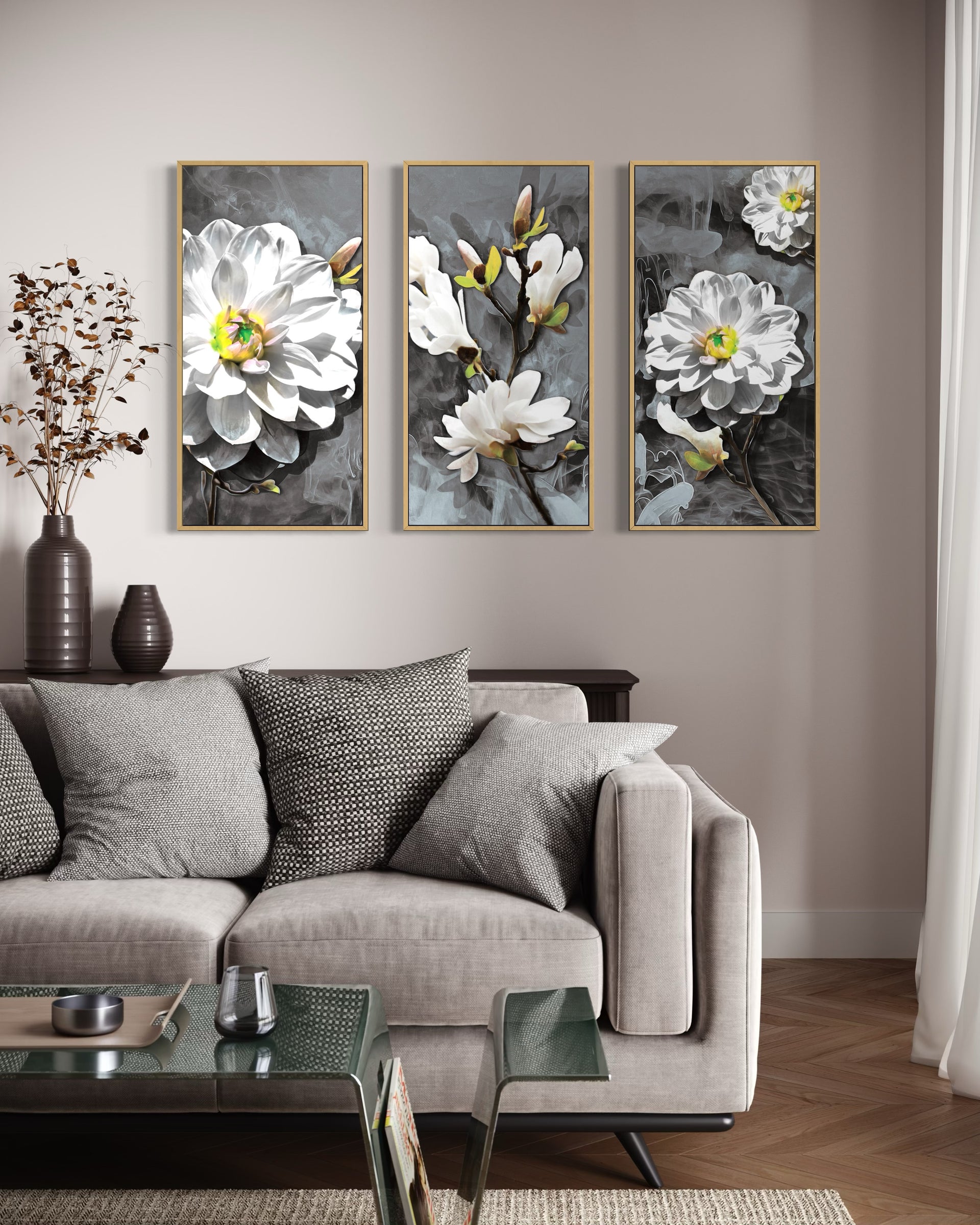 Purezza: trittico con fiori bianchi su sfondo grigio, cornici oro in 3 pannelli