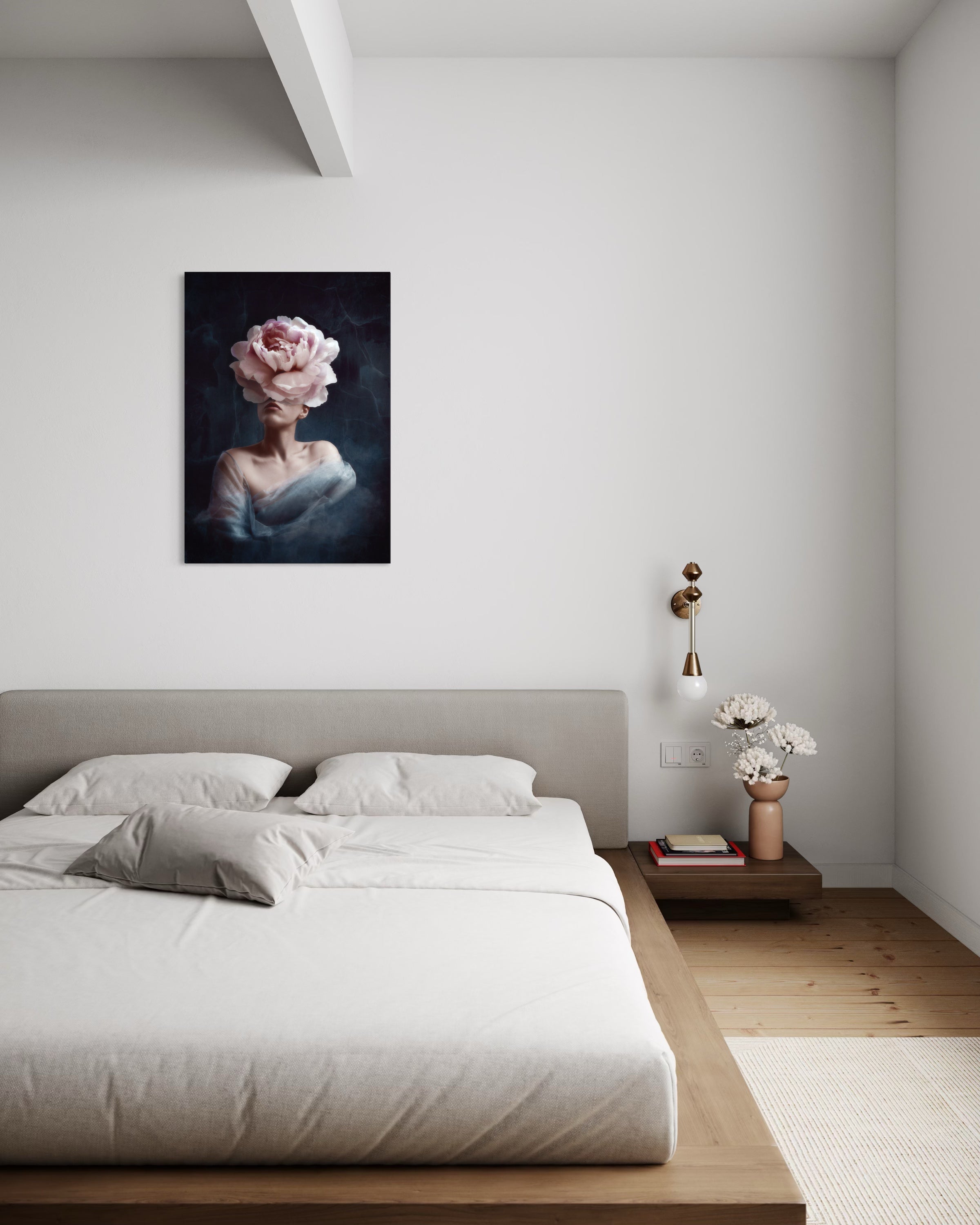 Metamorfosi Floreale quadro 3, donna con fiore rosa in cornice nera