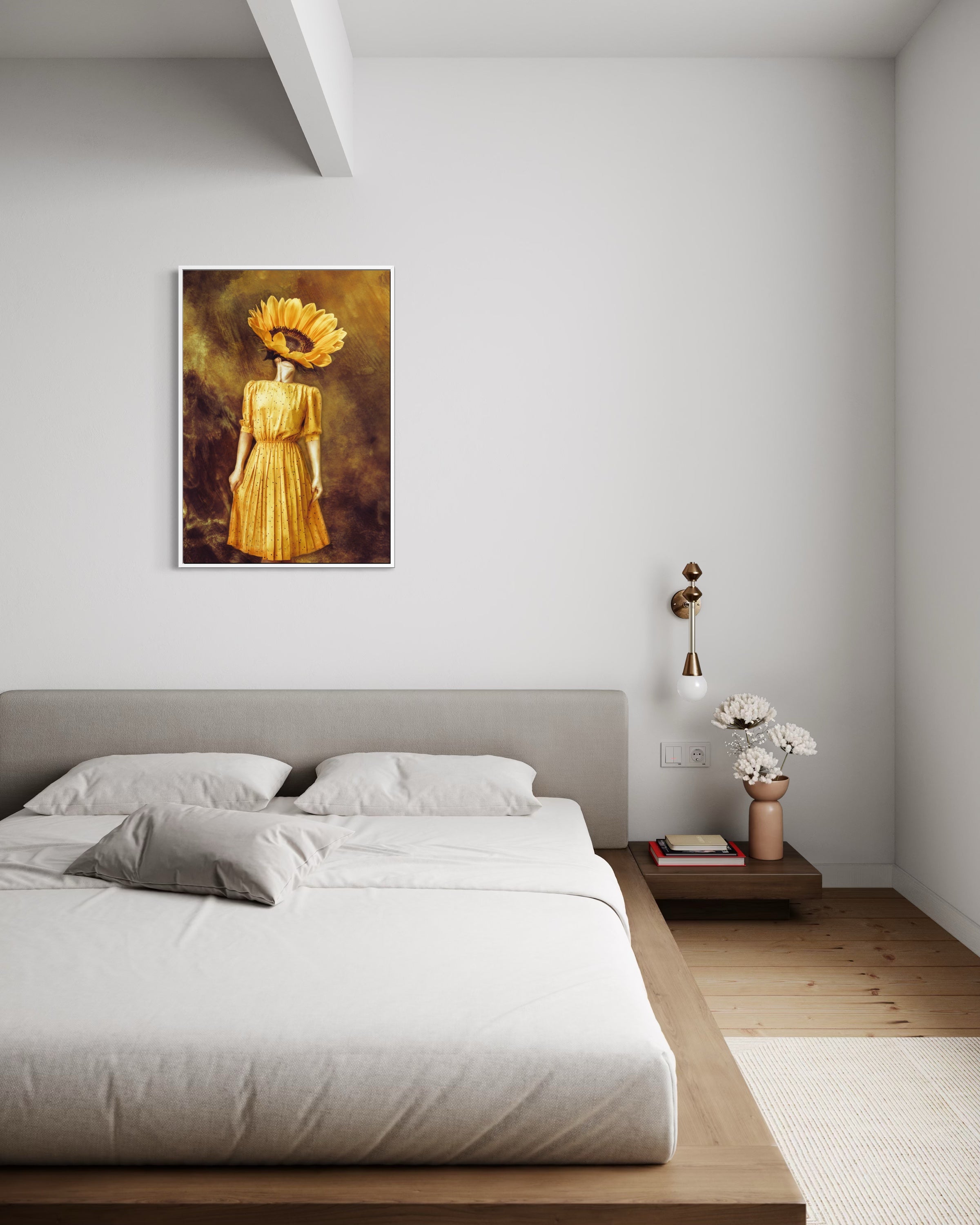Metamorfosi Floreale quadro 2, donna con girasole giallo in cornice oro
