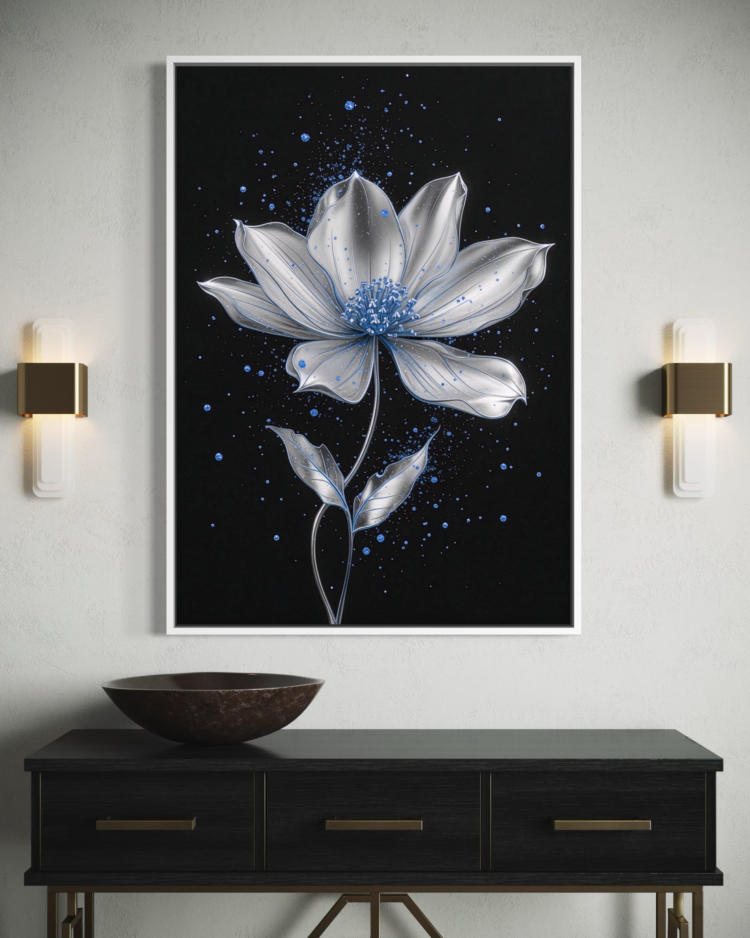 Quadro Magnolia Argento Lunare con fiore bianco, puntini blu e cornice chiara