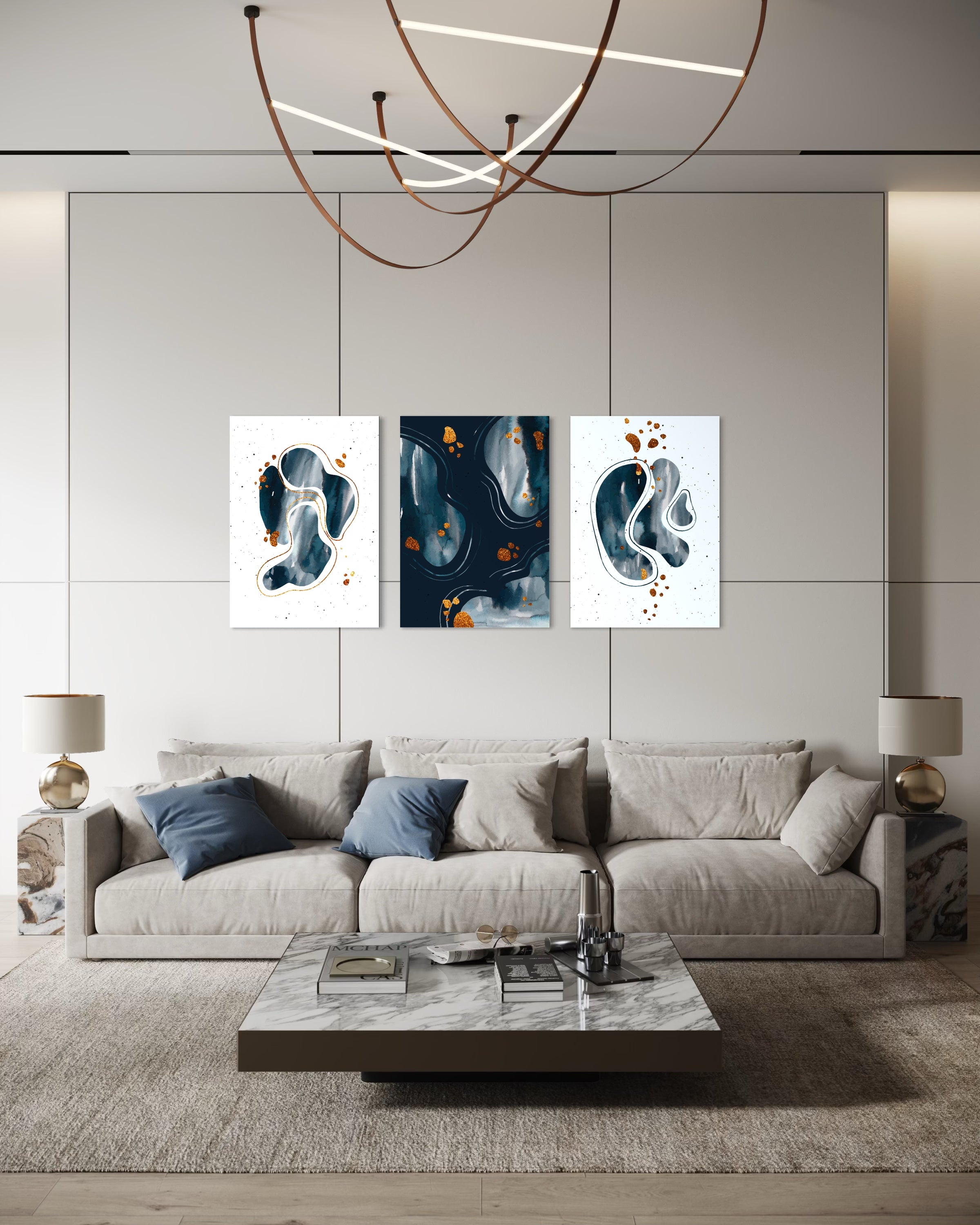 Tre quadri astratti con forme fluide in blu, bianco e spruzzi arancioni