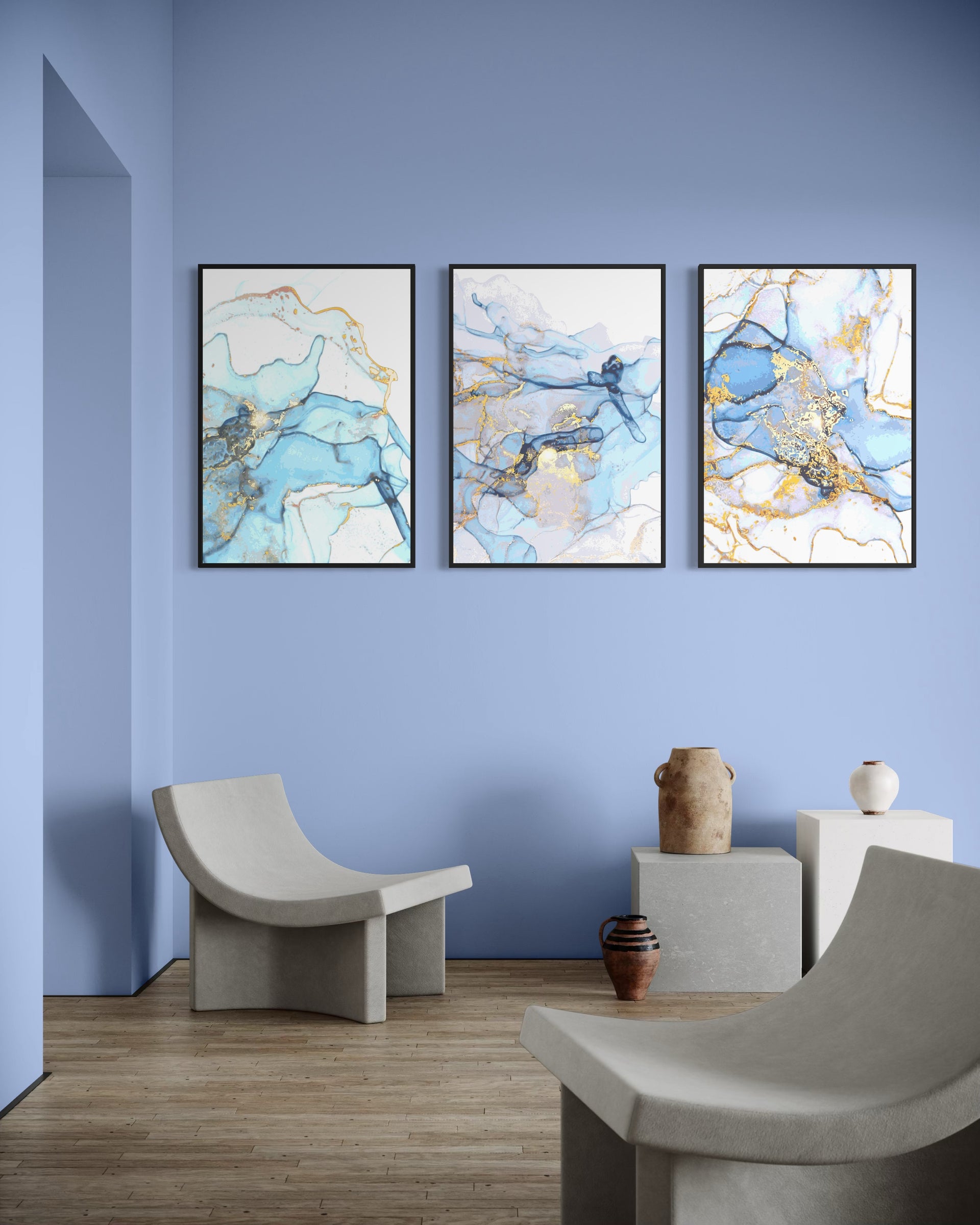 Trio Vena d’Oro: tre quadri con venature dorate, sfondo azzurro, cornice scura