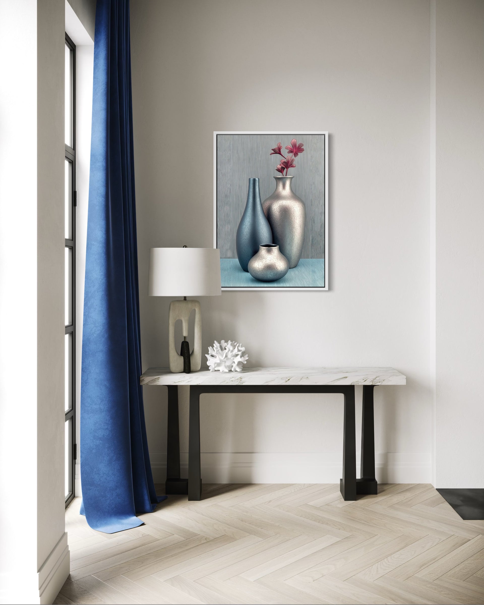 Quadro con composizione di vasi metallici e fiori rosa